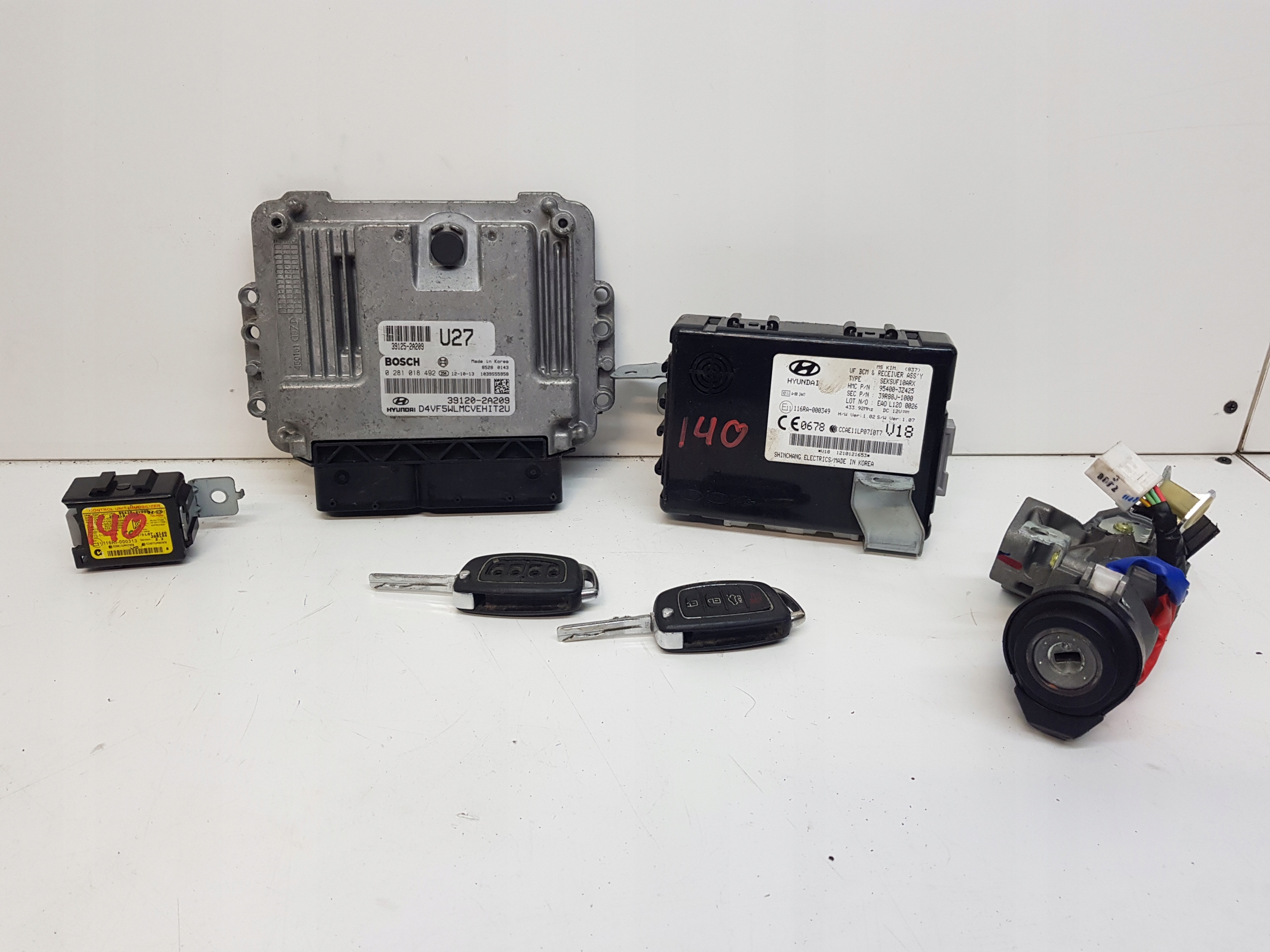 HYUNDAI i40 компьютер стартовый комплект 39120-2A209