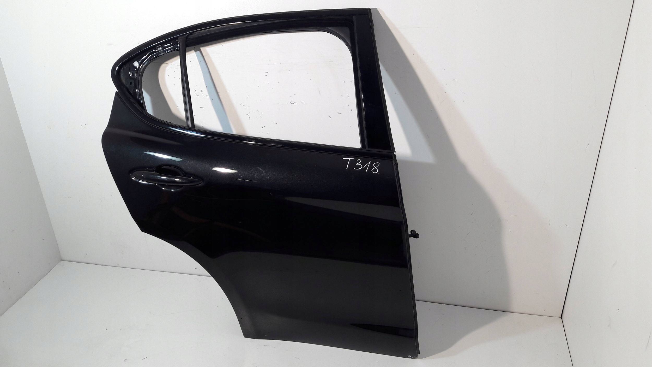 Alfa Romeo Stelvio door rear. right (T318)