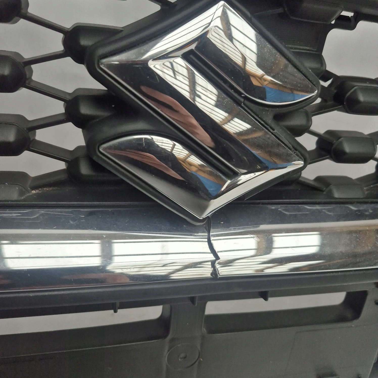 SUZUKI SWIFT V 5 LIFT 20-24 Grill Grill