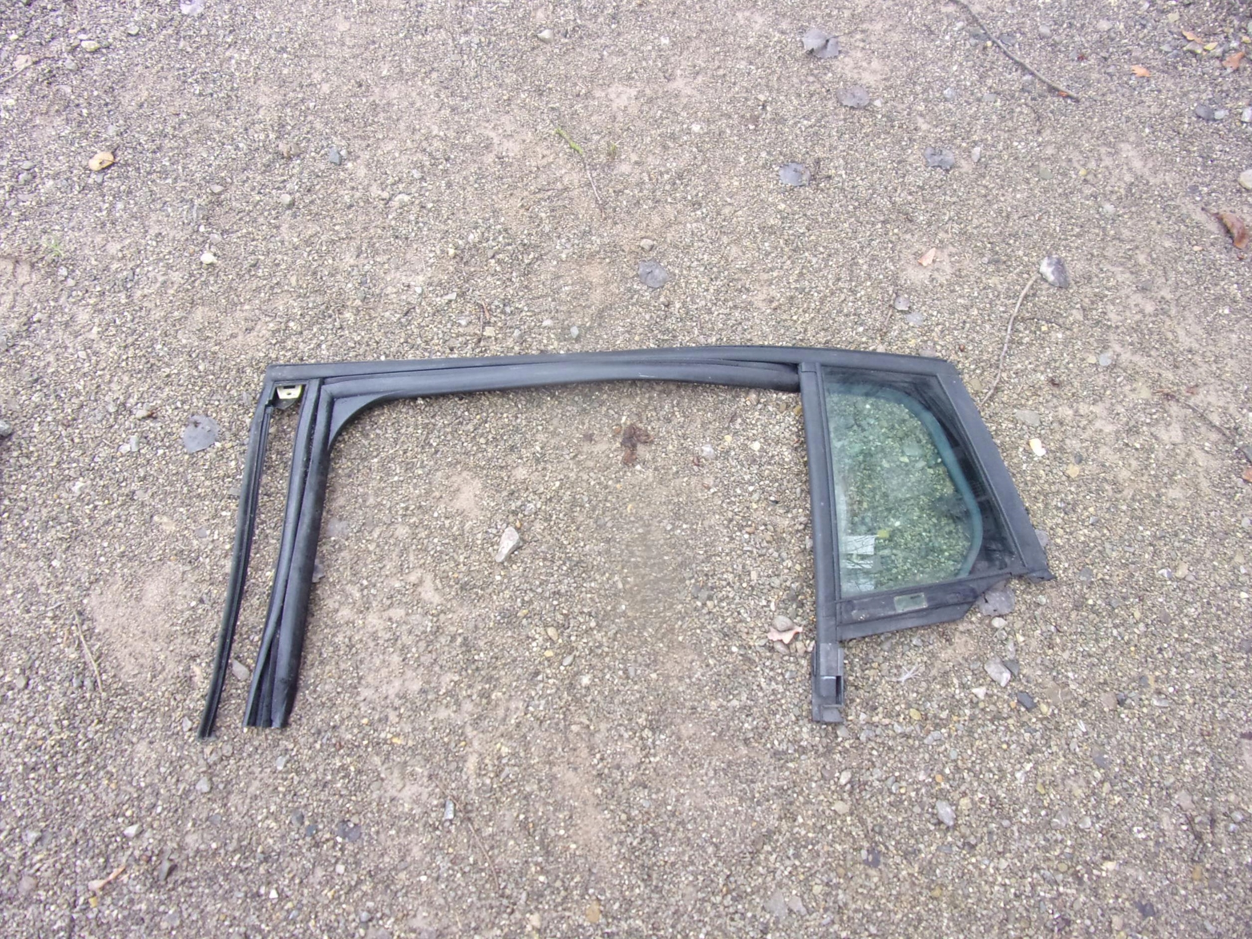 FORD FOCUS MK4 USZCZELKA SZYBA TYŁ LEWA KOMBI