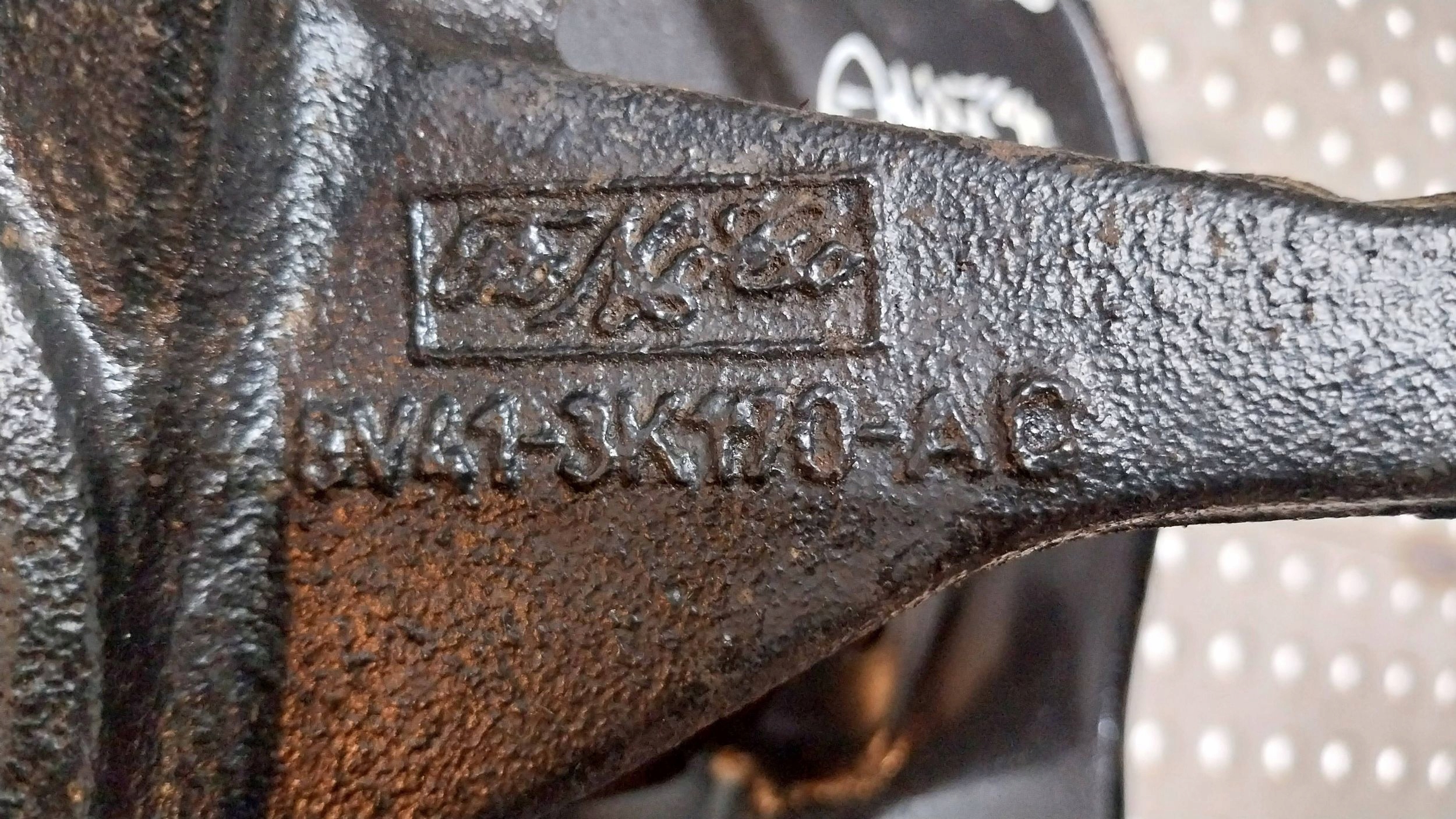 otoč čepu pravý předek 8V41-3K170-AC FORD KUGA MK1