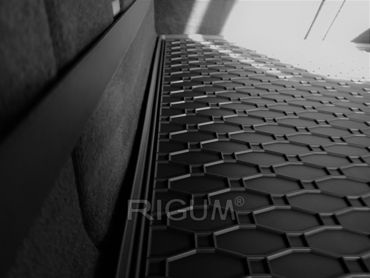 TOYOTA YARIS CROSS (2021-) GUMOWA MATA DO BAGAŻNIKA Materiał guma