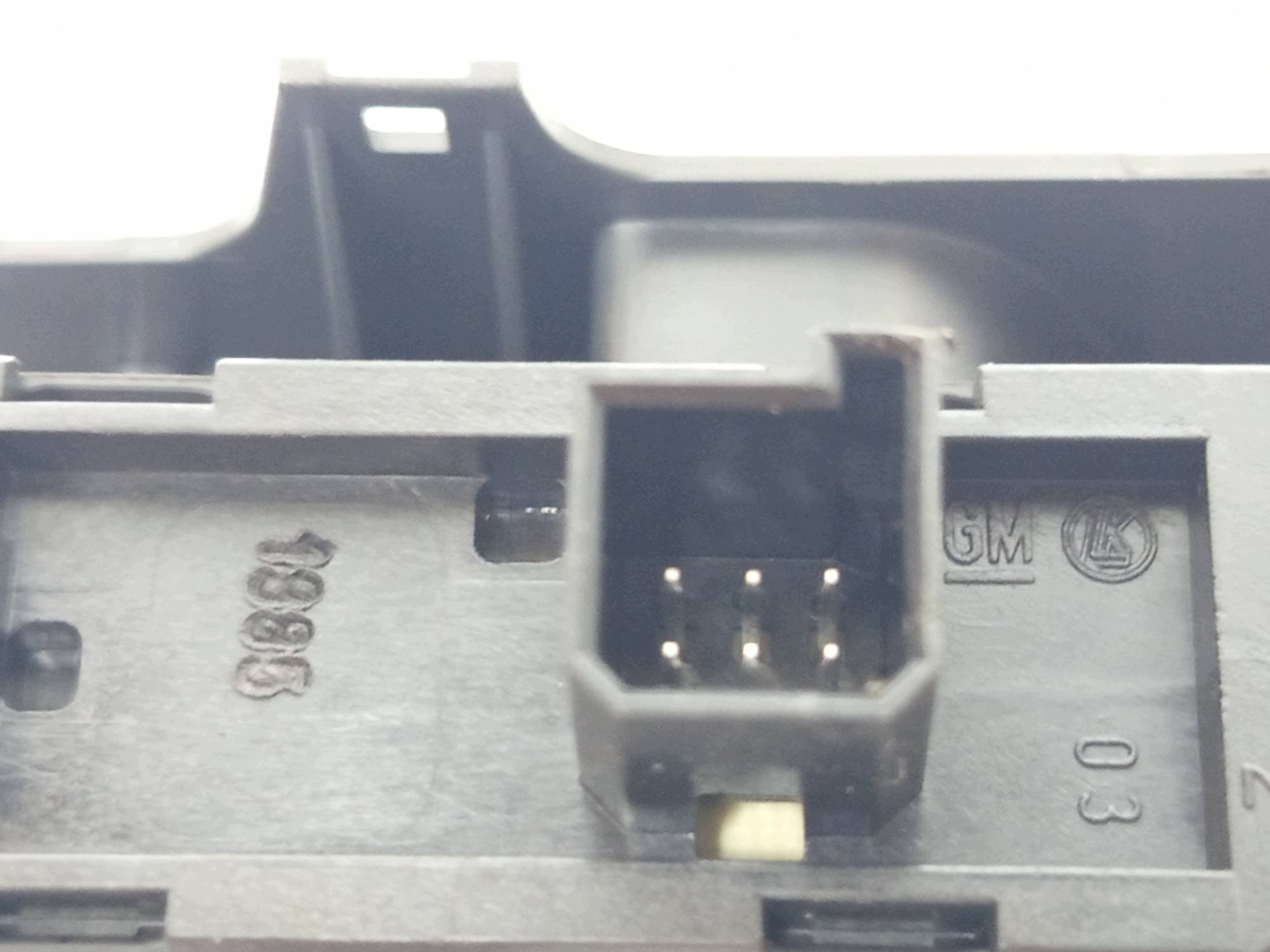 window control switch right front Opel ASTRA H GTC 1.7 CDTI 6 PIN 13197132