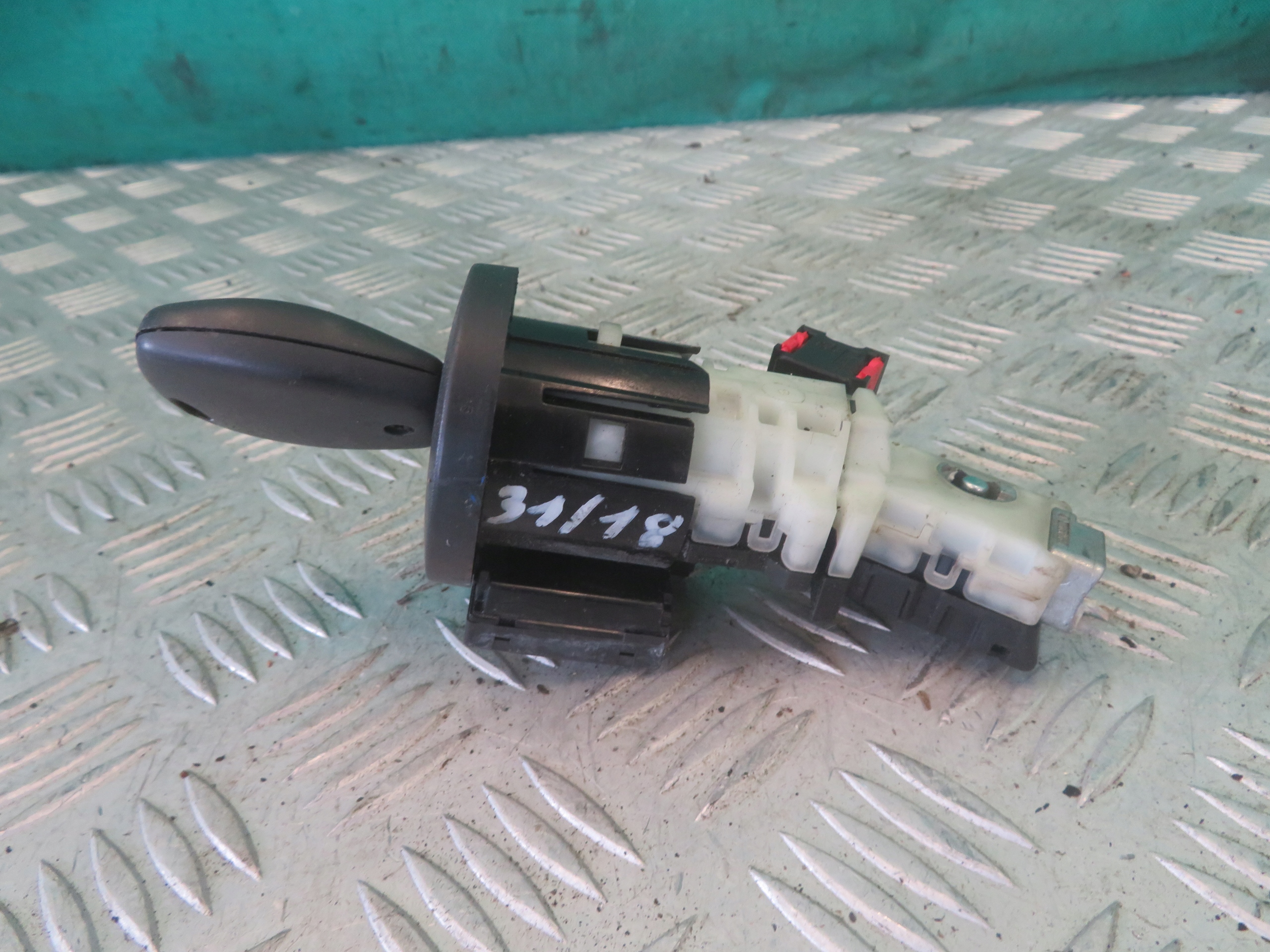 ignition Z KLUCZYKIEM RENAULT TRAFIC 19R N0504868