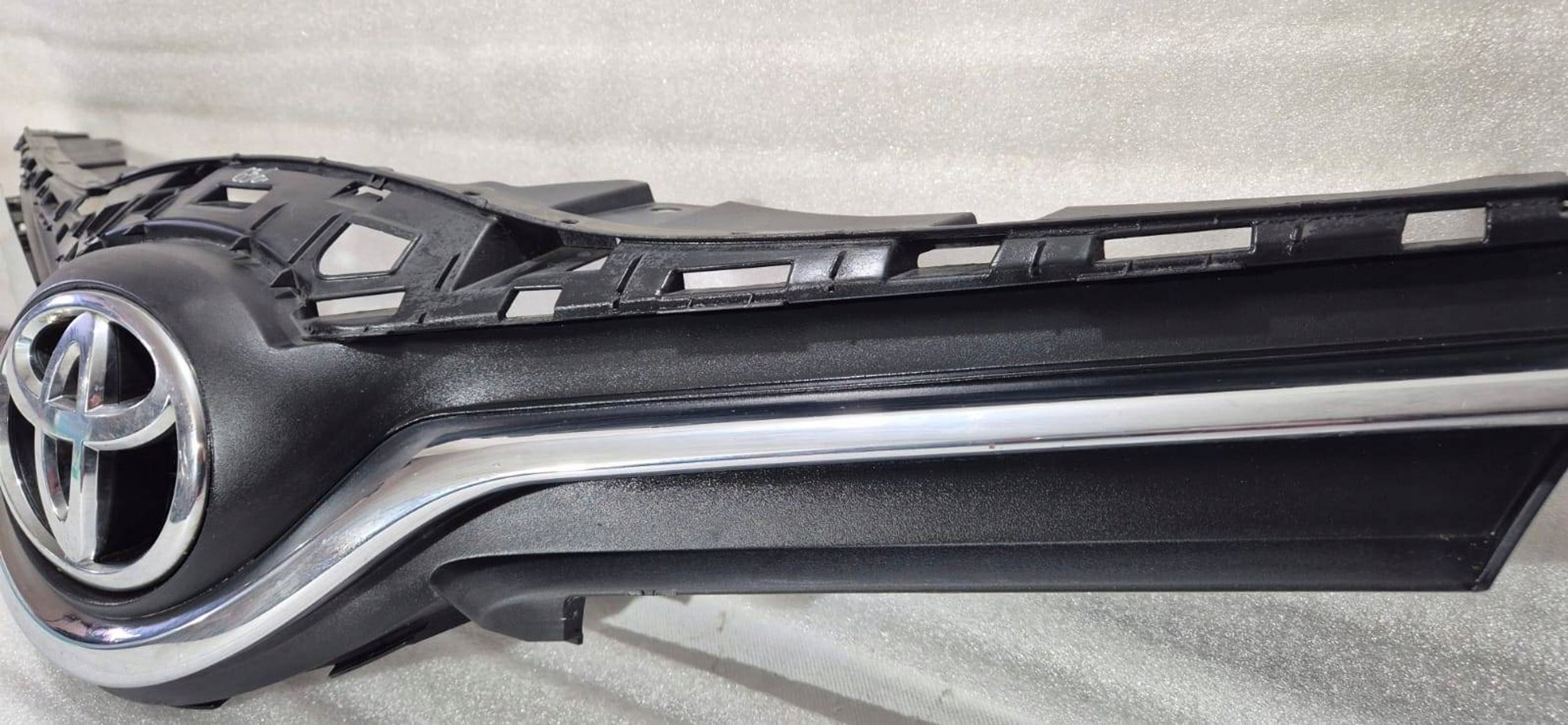 Toyota Yaris I P1 Kühlergrill FRONTGRILL Kühlergitter - Thumbnail 9