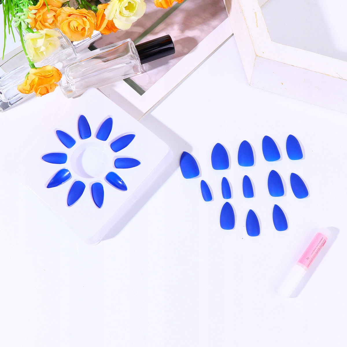 FAŁSZYWE PAZNOKCIE PRZYKLEJANE NA AKRYLOWYCH TYPACH FAŁSZYWE Rodzaj Pozostałe