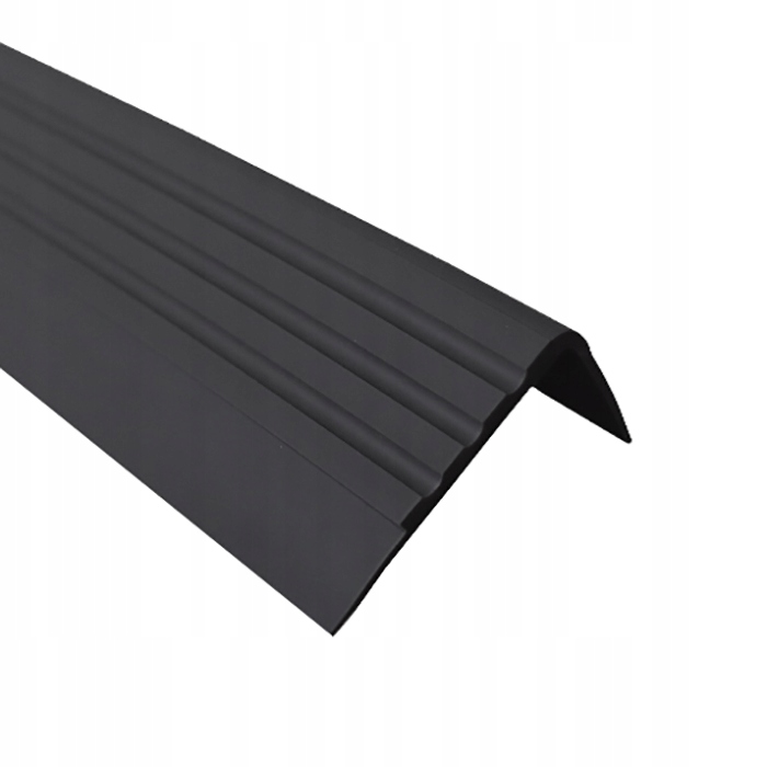 Protišmykový schodiskový profil 1,5 m čierny, 30x27, schodiskový nosník