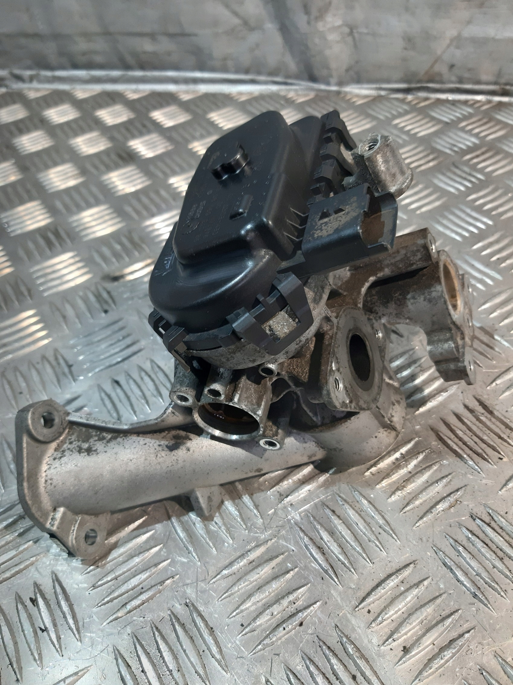EGR valve PEUGEOT 301 1.6HDI