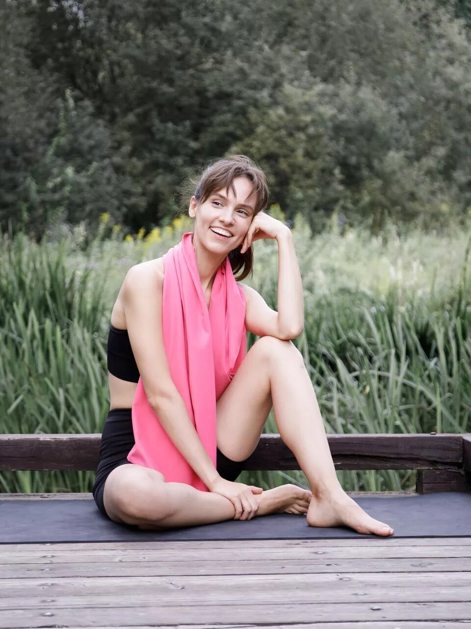 DUŻY RĘCZNIK SZYBKOSCHNĄCY SPORTOWY PLAŻOWY Z MIKROFIBRY NA SIŁOWNIĘ 80x150 Kolor dominujący róże i fiolety