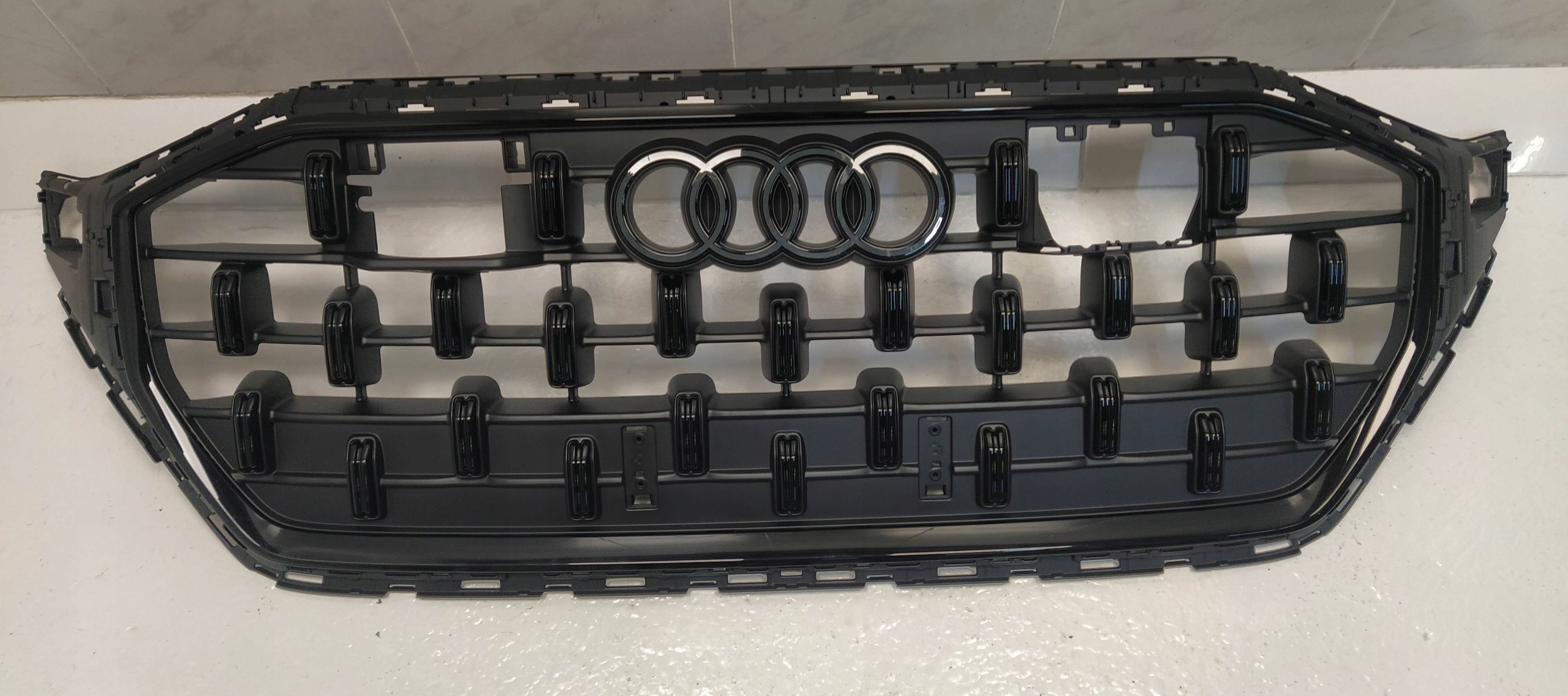 AUDI Q8 S-LINE 2024- GRILL ATRAPA CHŁODNICY NOWY Numer katalogowy części 4M8853651BS