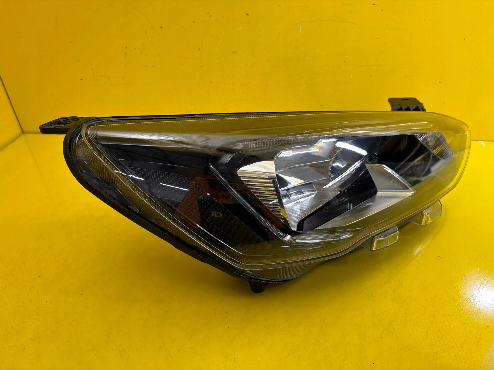 light right Ford Focus IV 2018- Ciemna LED MX7B-13E014-CC