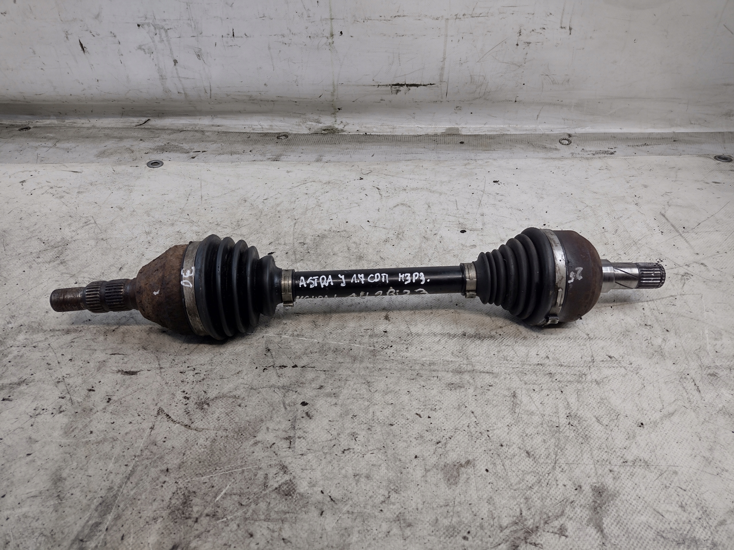 semi-axis left left front Opel Astra J IV 1,7CDTi 13250839