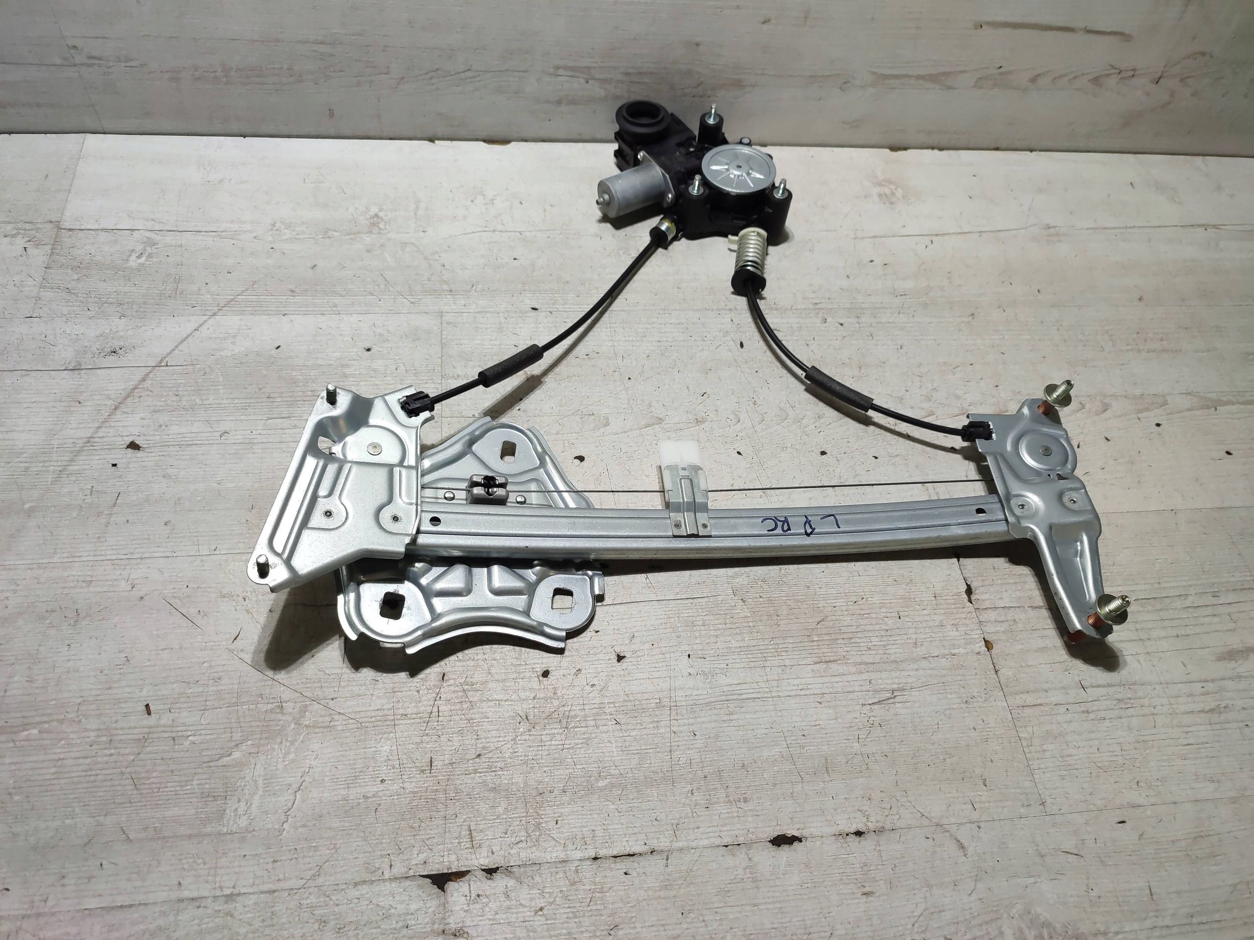 Lexus RC 2019 front side left window regulator door z silniczkiem