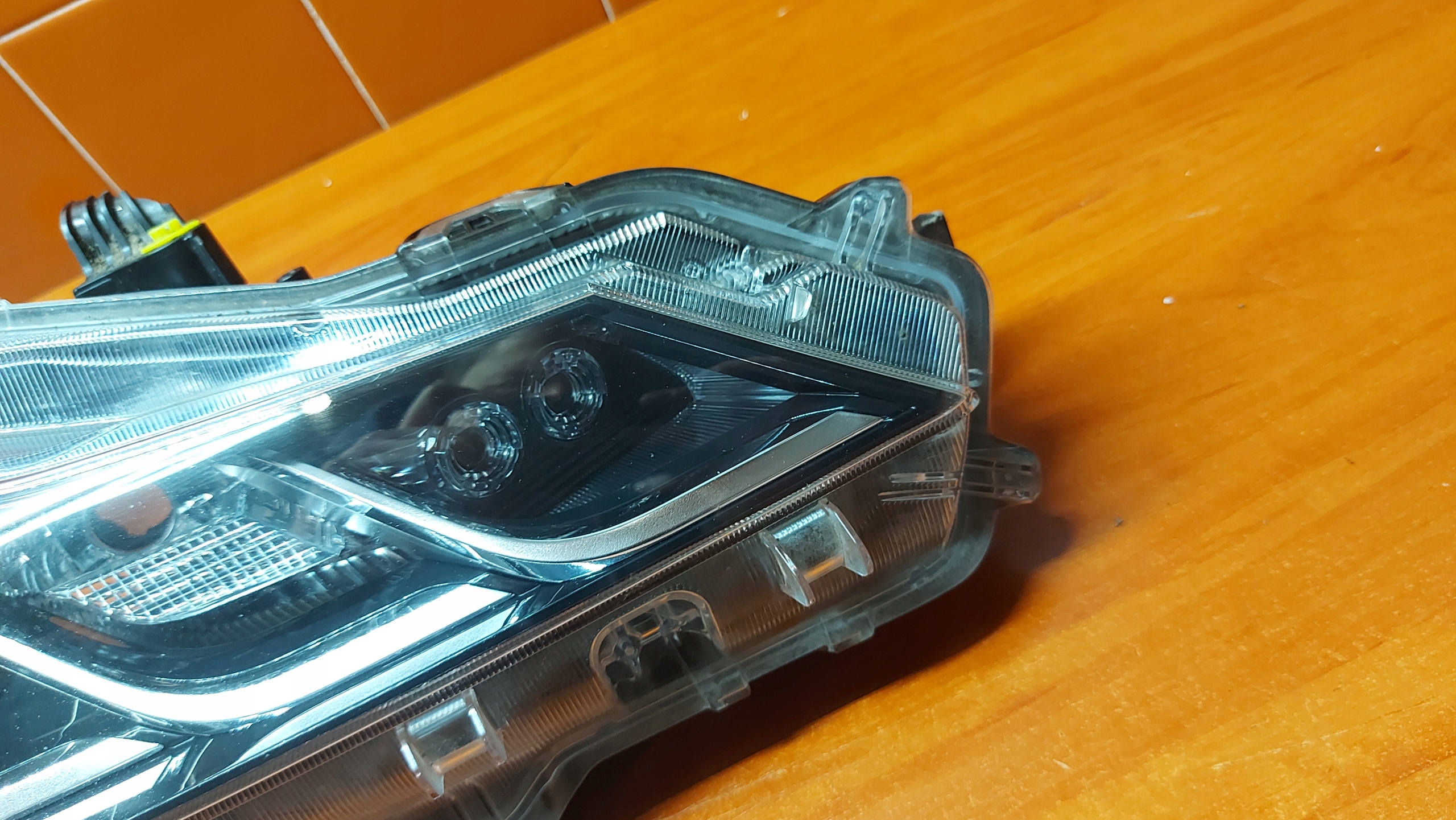REFLEKTOR light right right front TOYOTA COROLLA E21 sedan 18