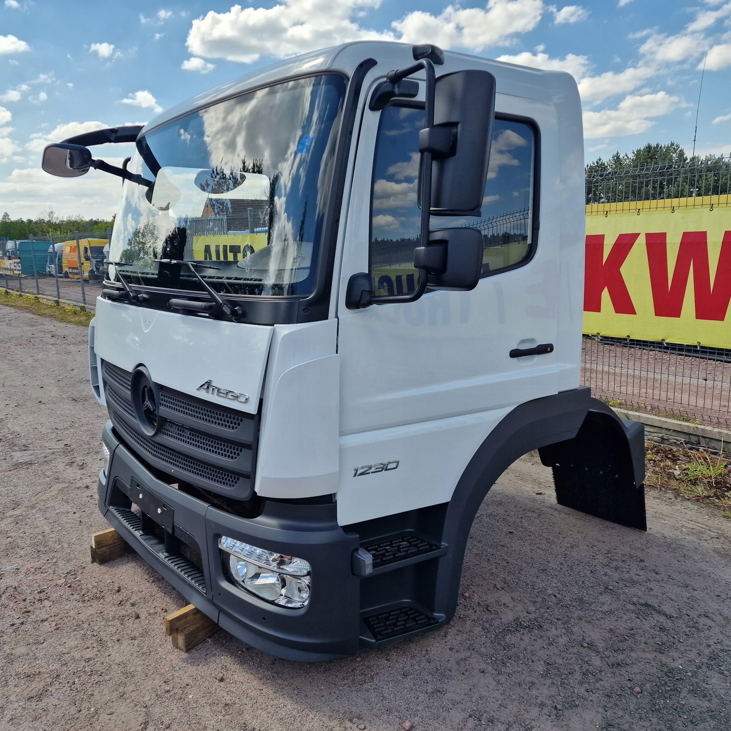 MERCEDES ATEGO KABINA SZKIELET WYSOKI TUNEL Kolor czarny