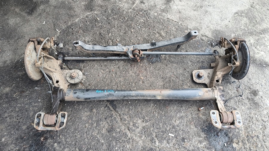 OPEL ASTRA J IV 12r GTC 3D BELKA OŚ ZAWIESZENIA TYŁ