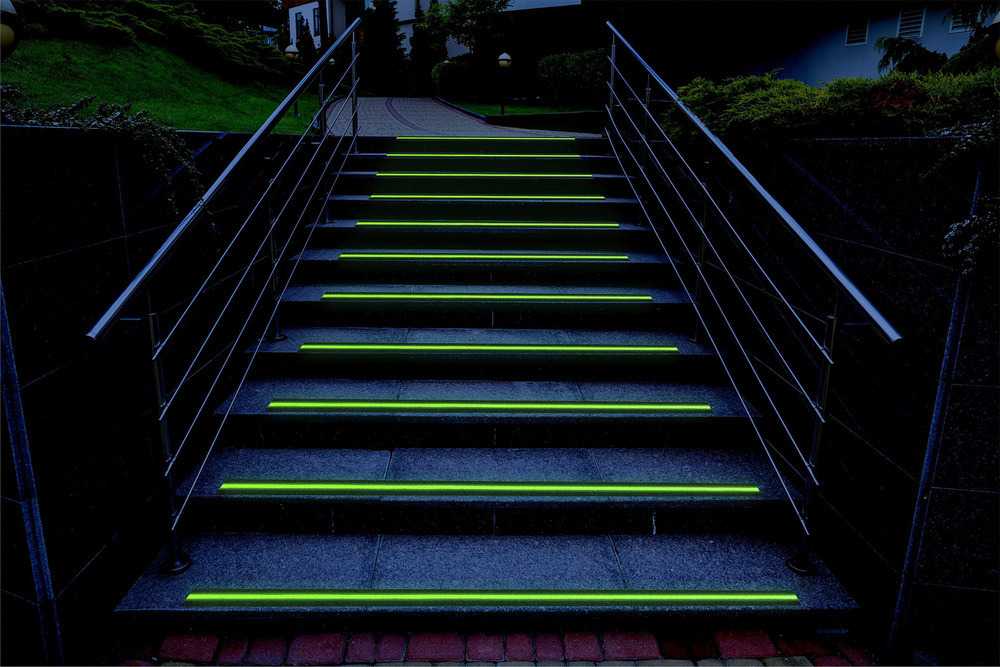 SAMOPRZYLEPNA TAŚMA ANTYPOŚLIZGOWA Z ODBLASKIEM 3m Marka Wenko