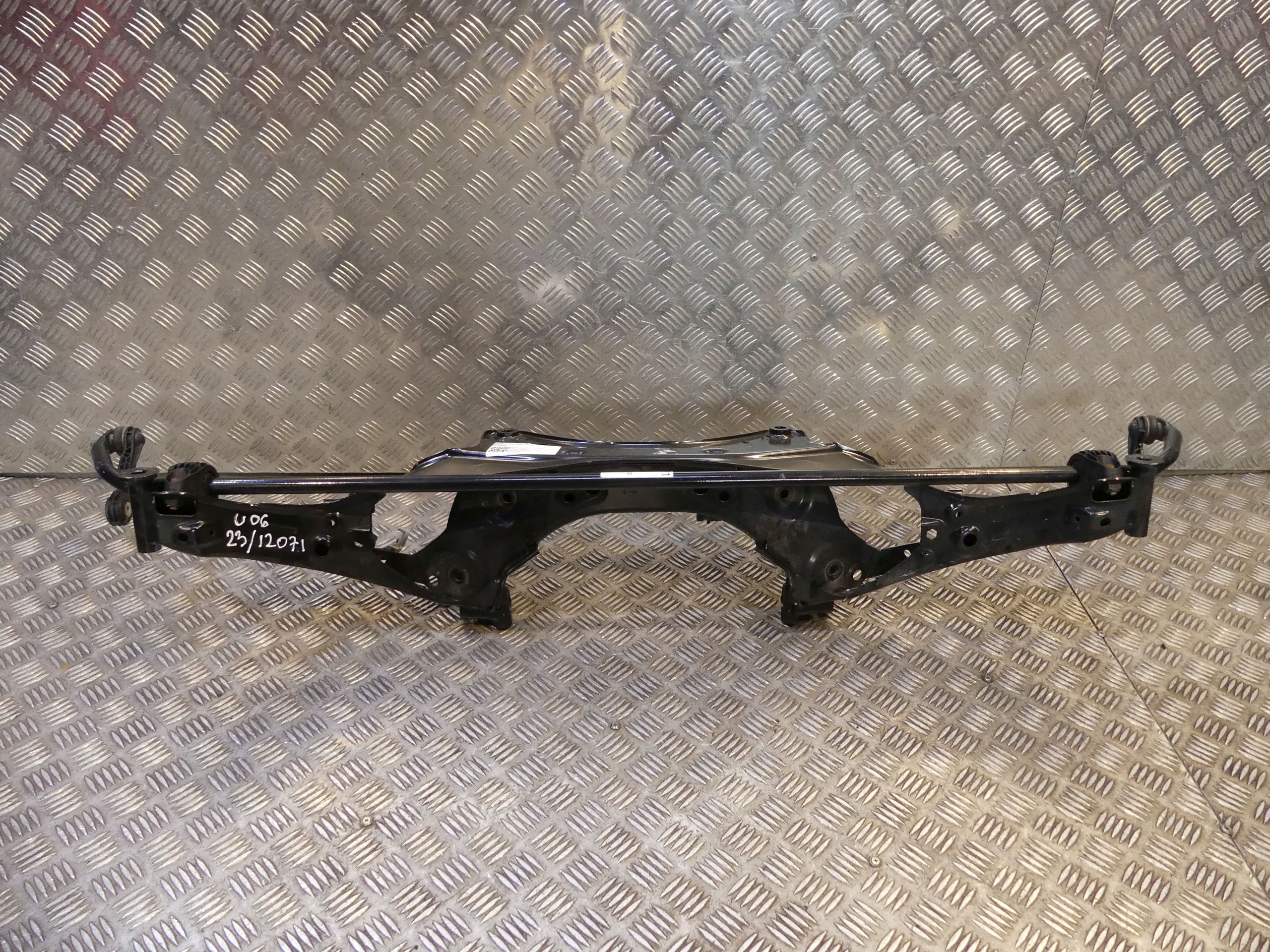 BMW 2 U06 X1 U11 BELKA TYŁ STABILIZATOR
