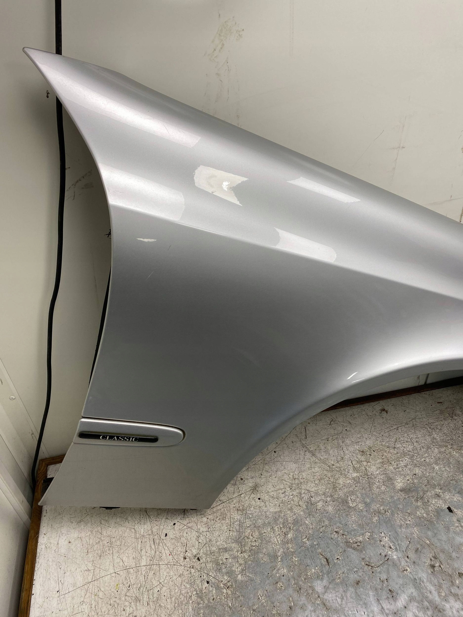 MERCEDES E W211 complete fender right front front C744 SREBRNY