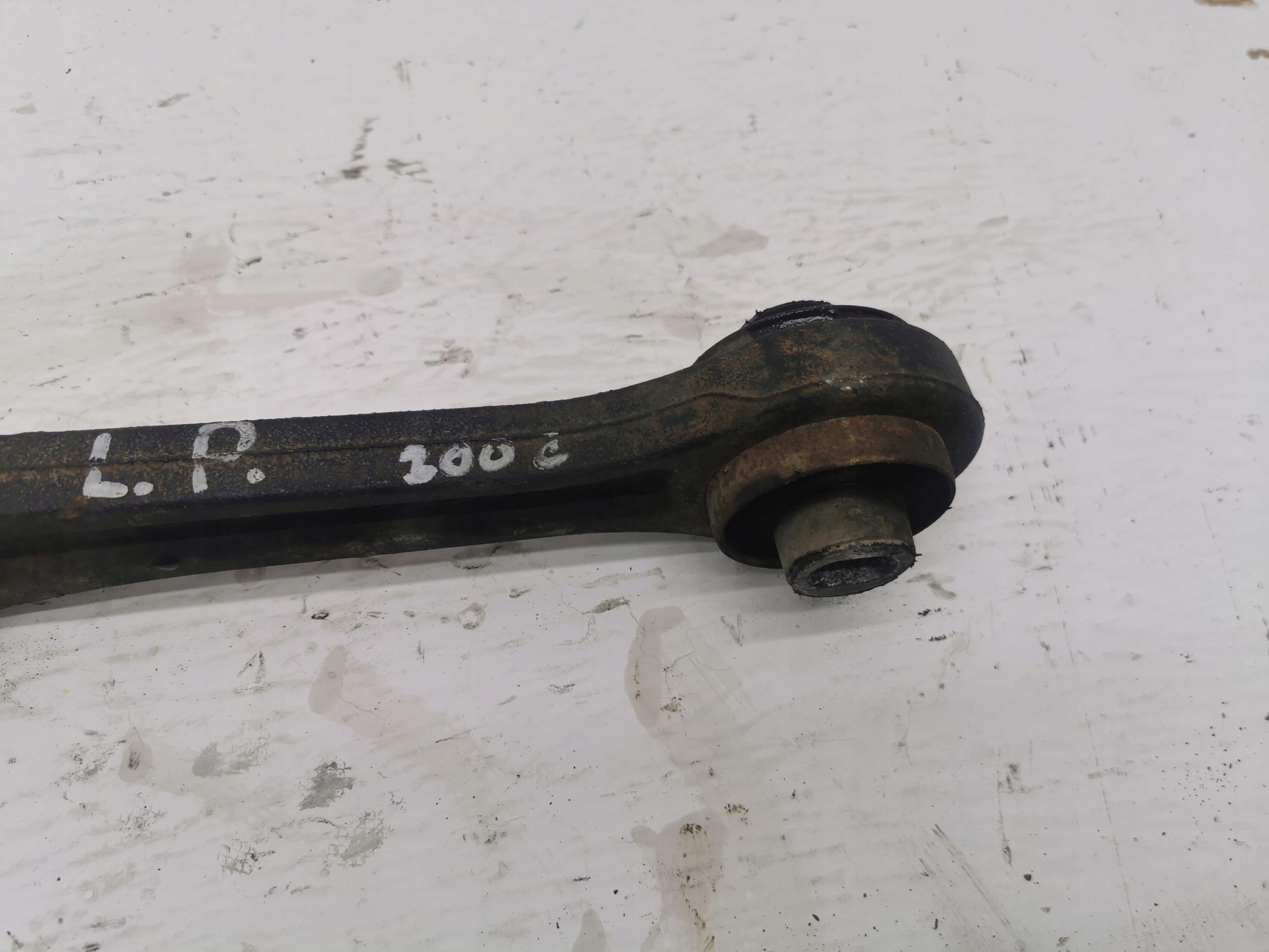 arm left front CHRYSLER 300C 3.0 CRD V6 218KM