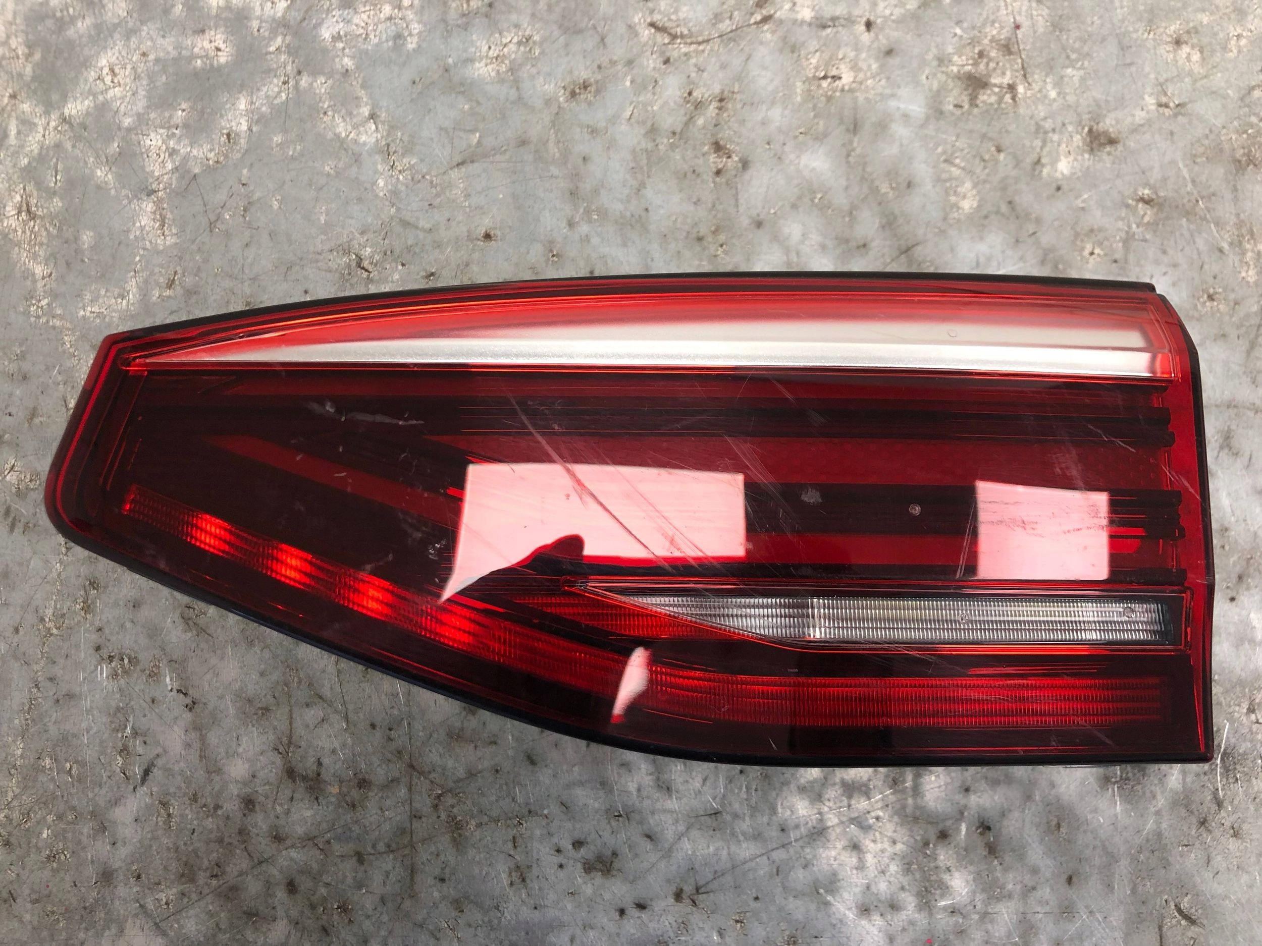 light right rear part to the bonnet VW T7 7T0945094B