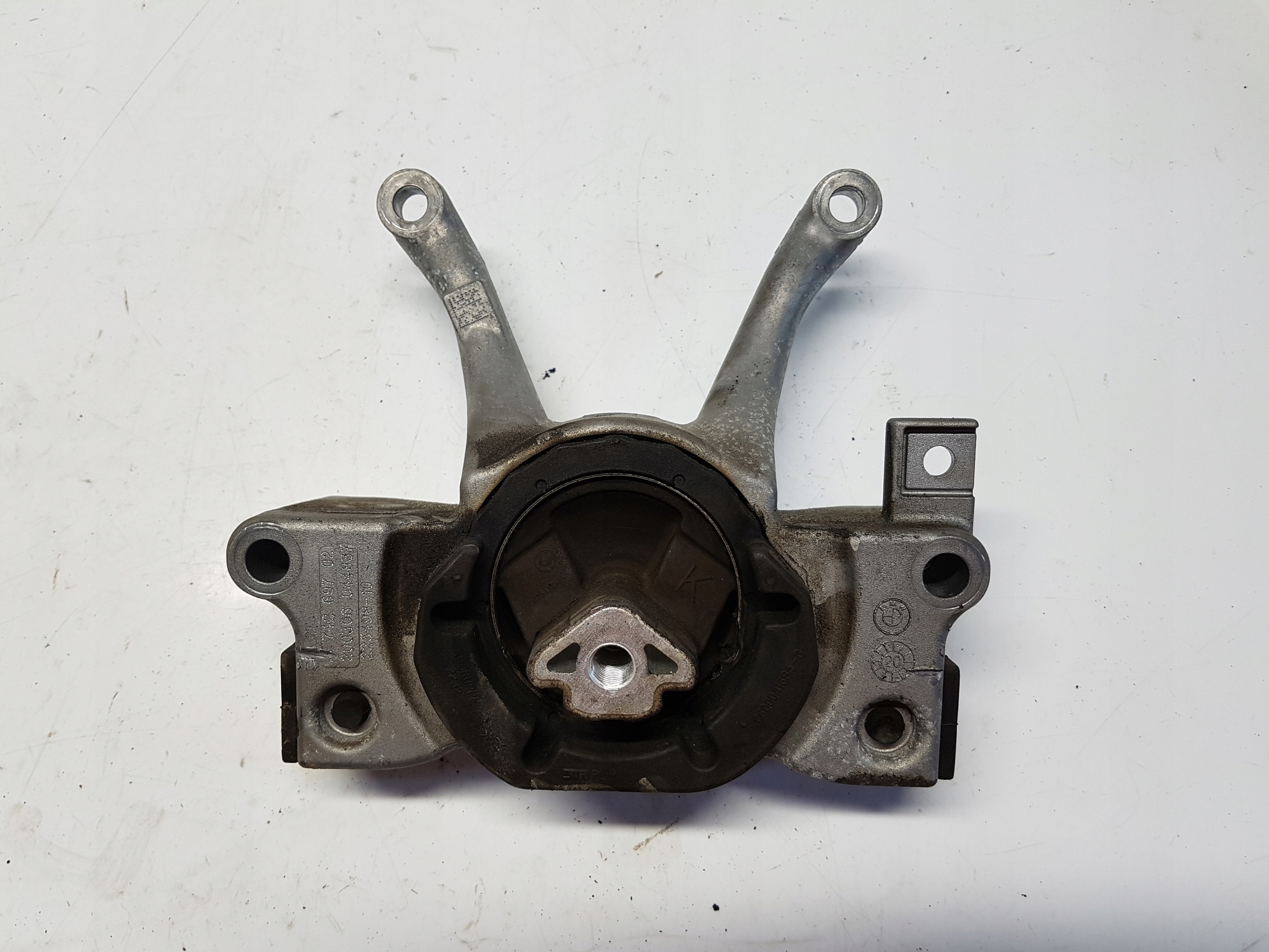 BMW G20 330e holder gearbox mounting 6861567