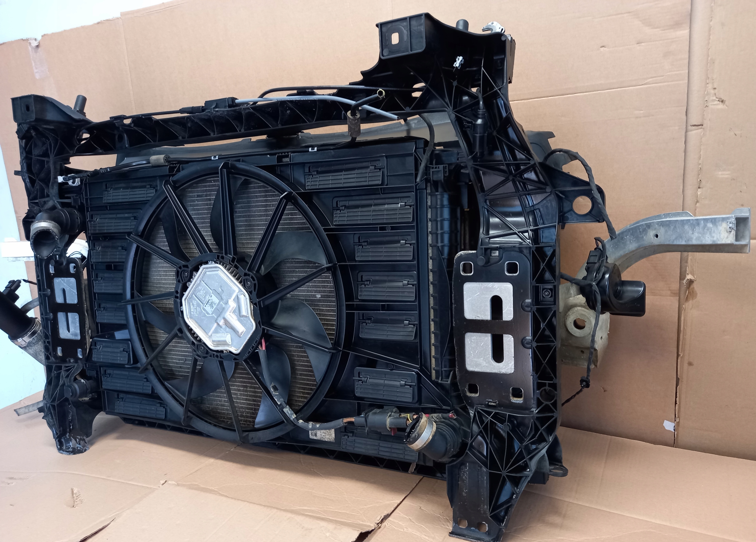 PAS PRZEDNI KOMPLET CHŁODNIC AUDI Q7 4MB 4MG 3.0 TDi 8W0121251N Typ samochodu 4x4/SUV Samochody osobowe