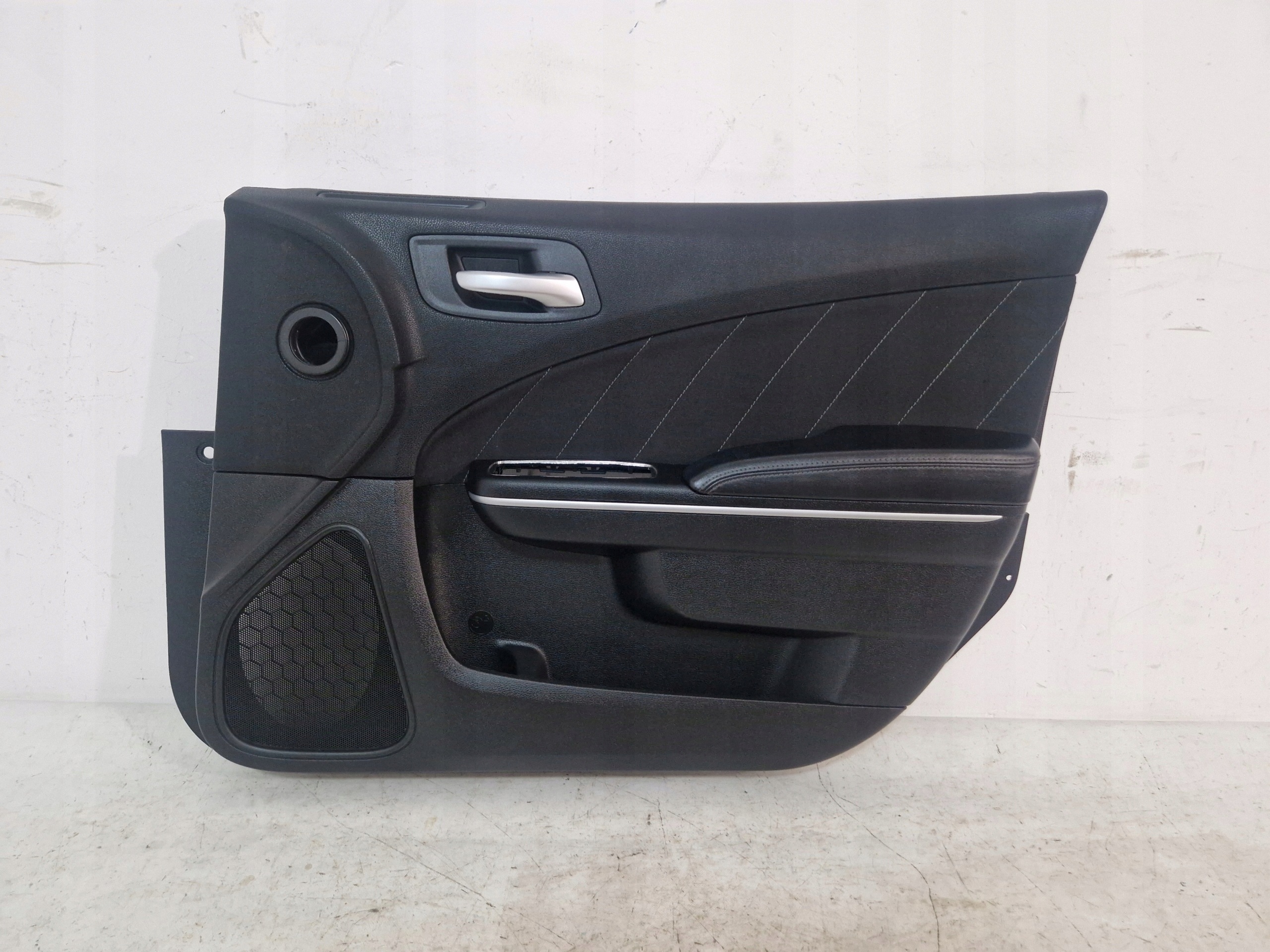 DODGE CHARGER GT 2019- side door right front 6XA061X9AB