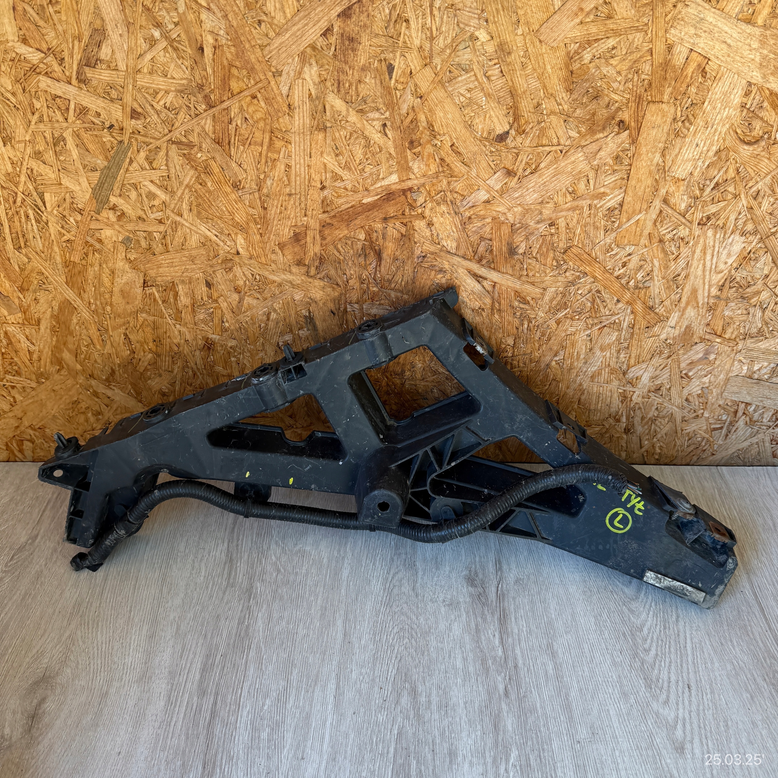 bumper bracket rear left JAGUAR XE GX73-17A882-AA