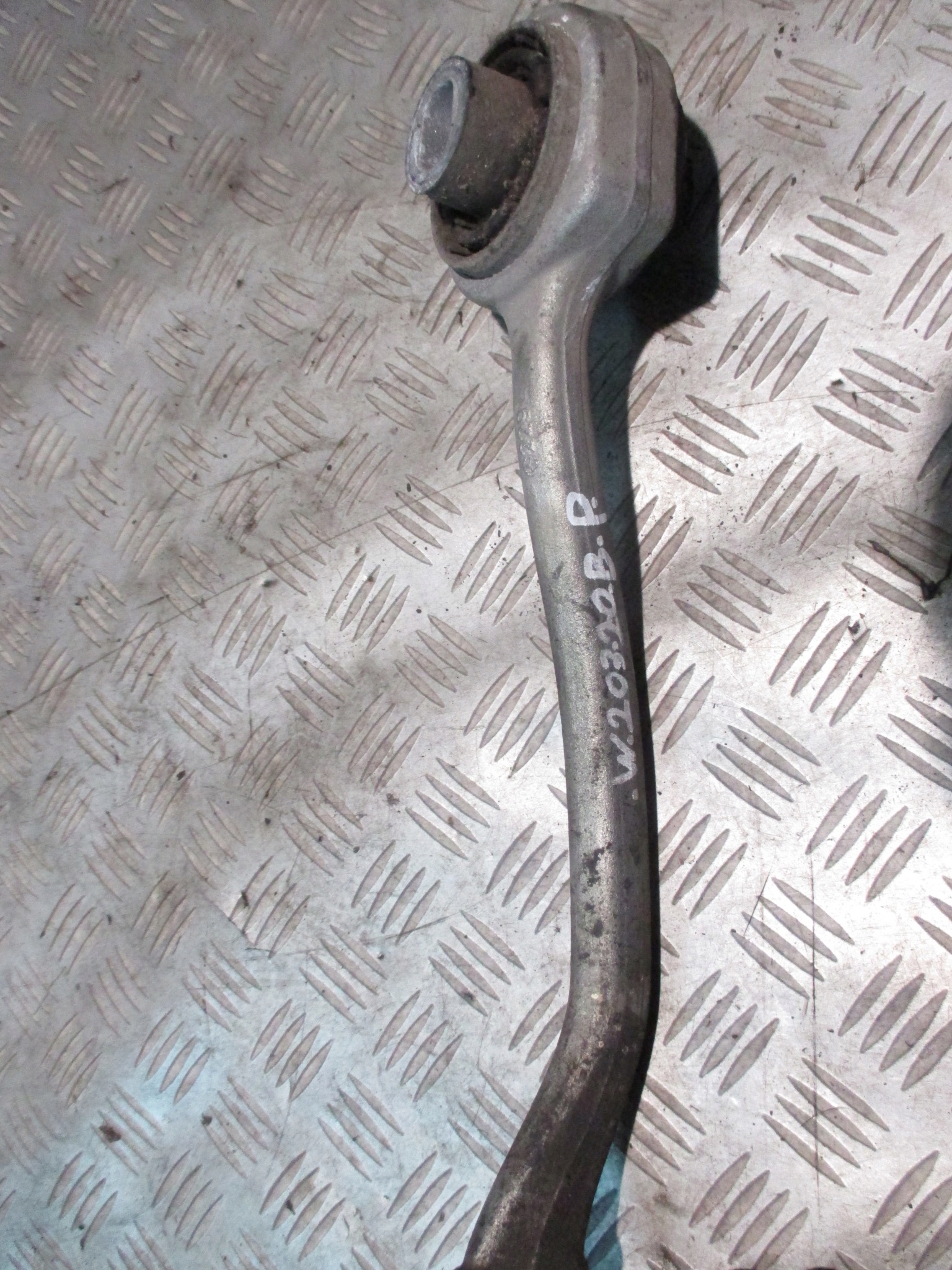 WAHACZ PRAWY PRZÓD MERCEDES C KLASA W203