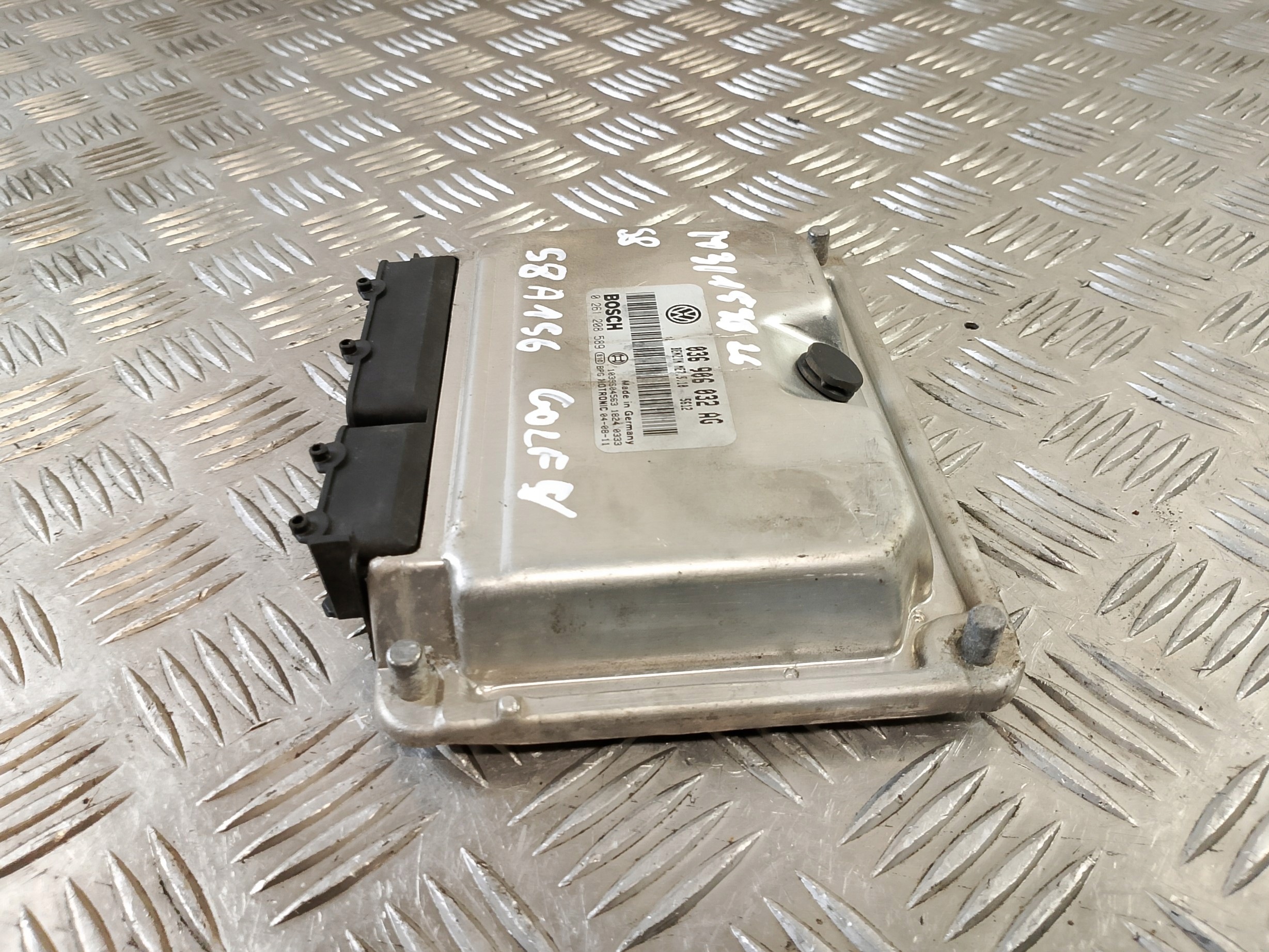 control unit of the engine VW GOLF V 5 1.4 B 036906032AG 0261208589