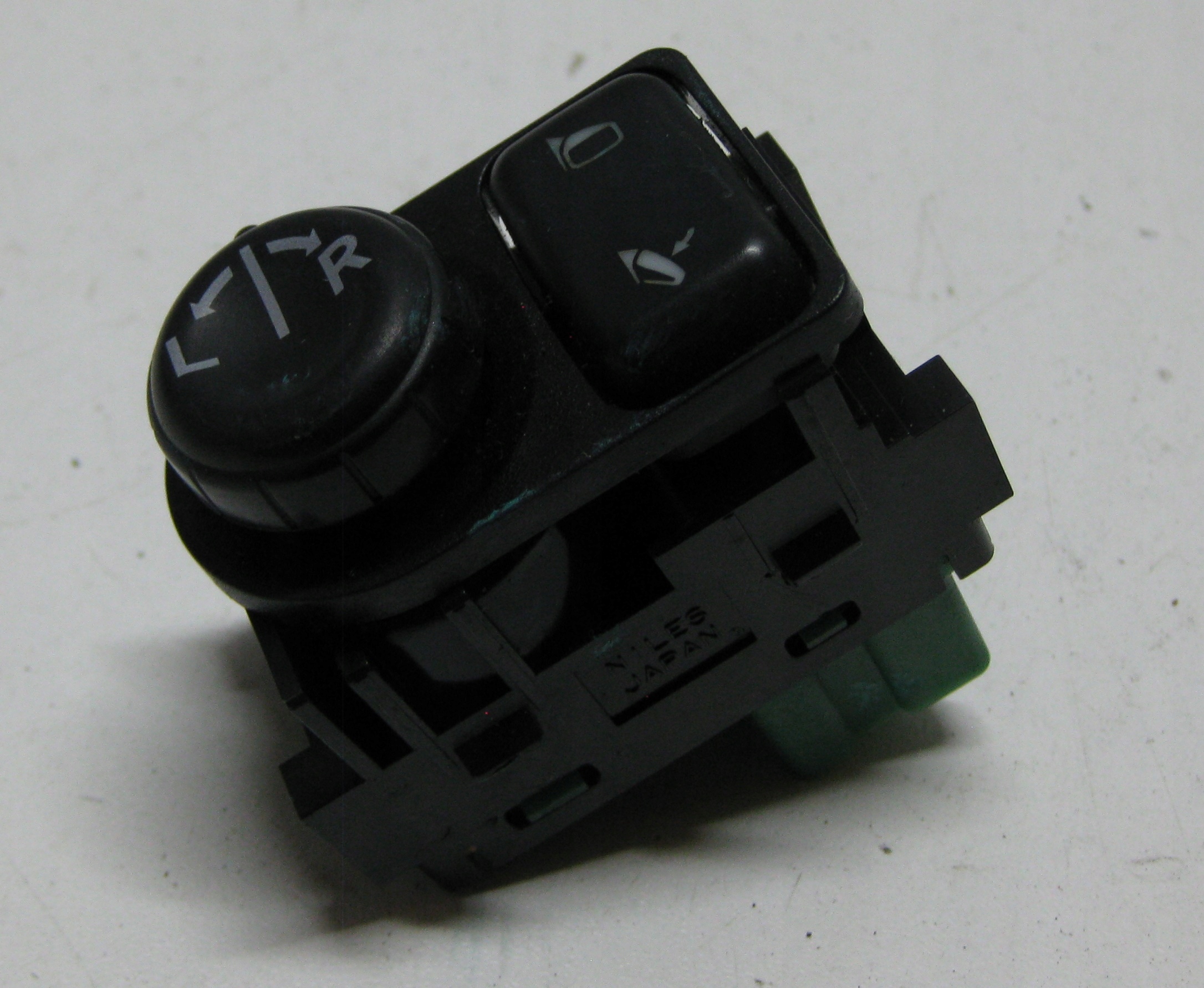 NISSAN QASHQAI J10 mirror control switch button 25570JD00B