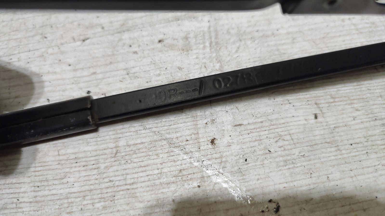 wiper arm left Dacia Duster and Lift 14r