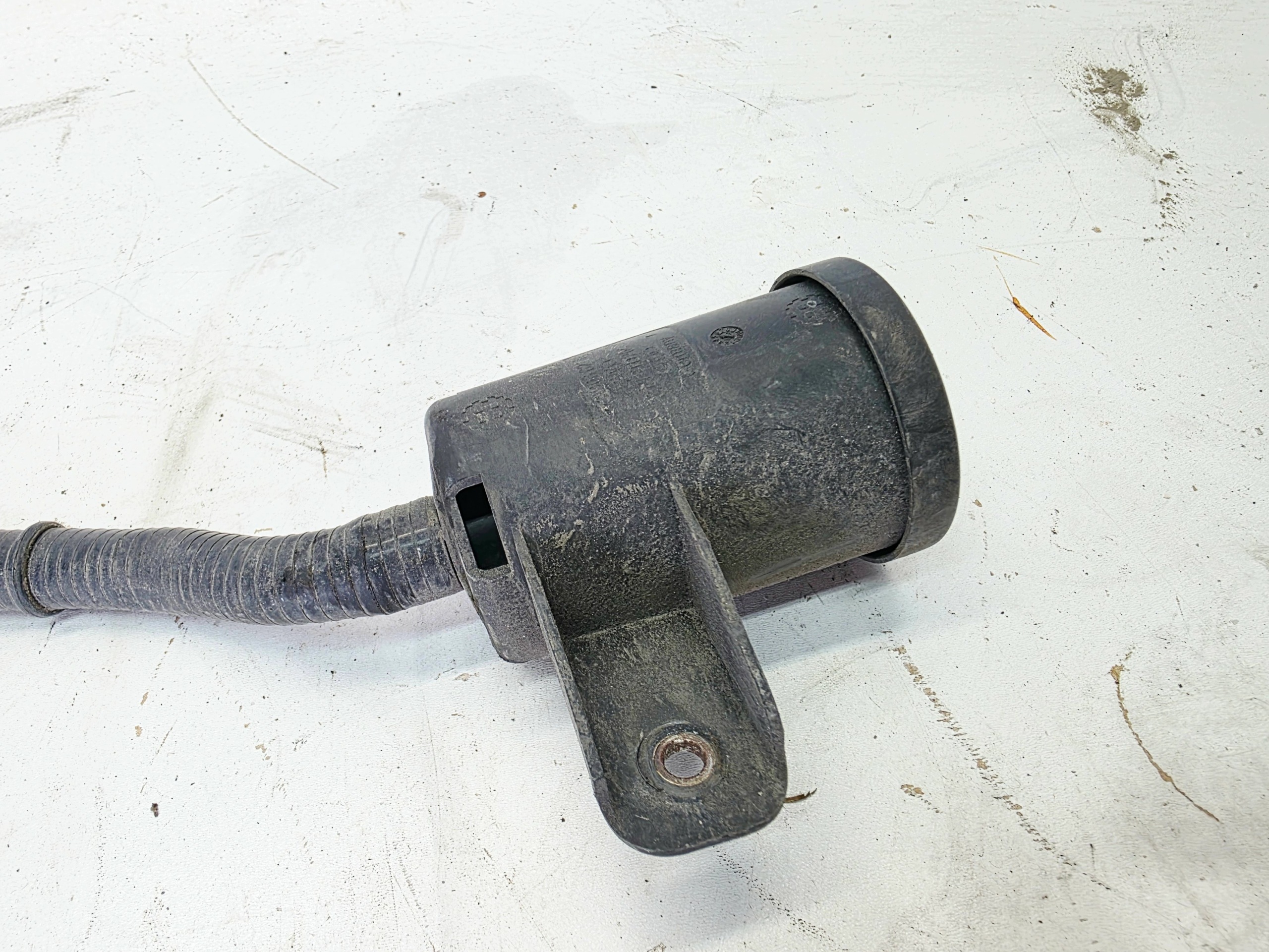 prijenos filtera WEGLOWEGO AUDI A5 8W SPORTBACK 8W6133366E