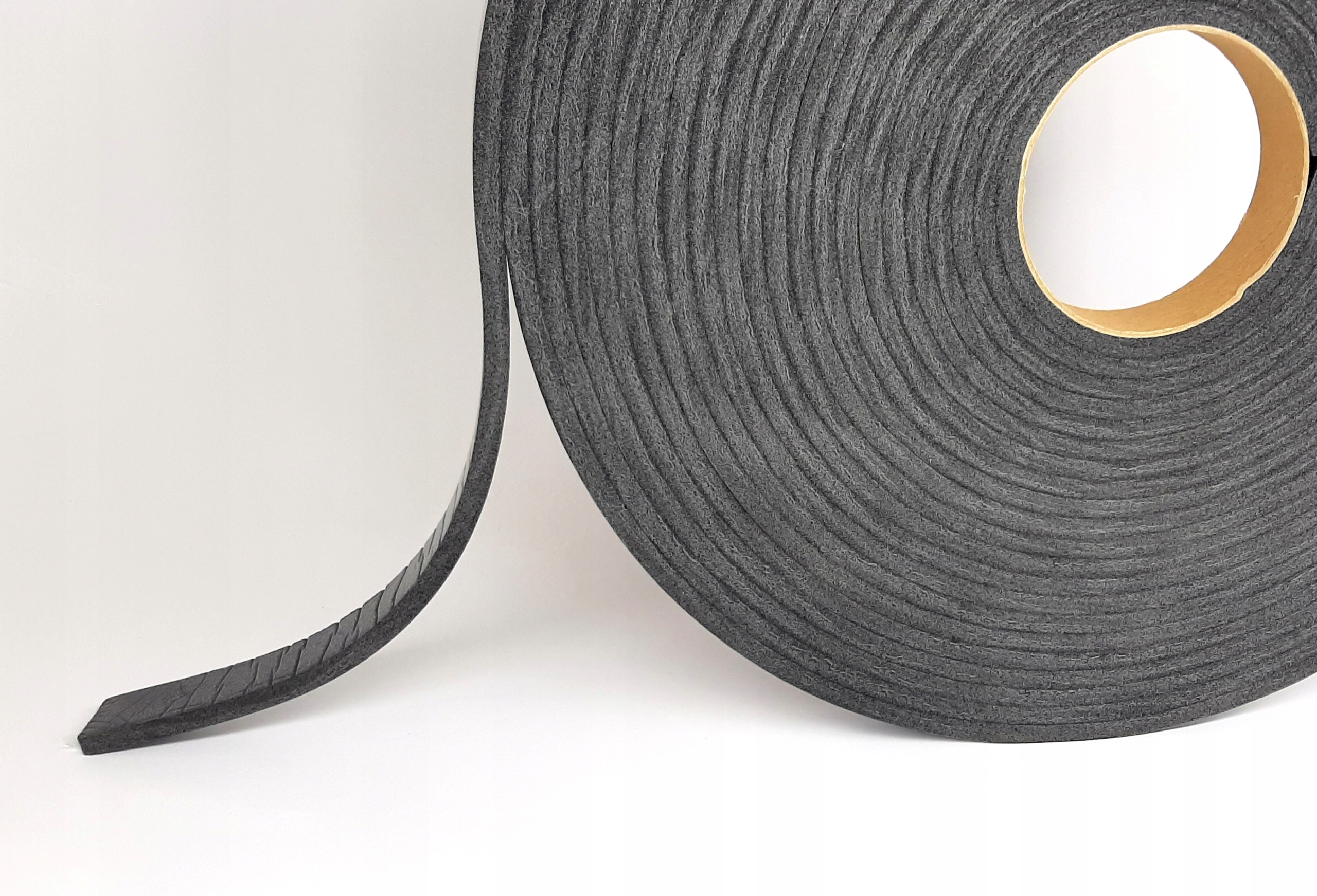 Samoprzylepna uszczelka piankowa 80/15 gr 6 MOCNA Długość 1500 cm