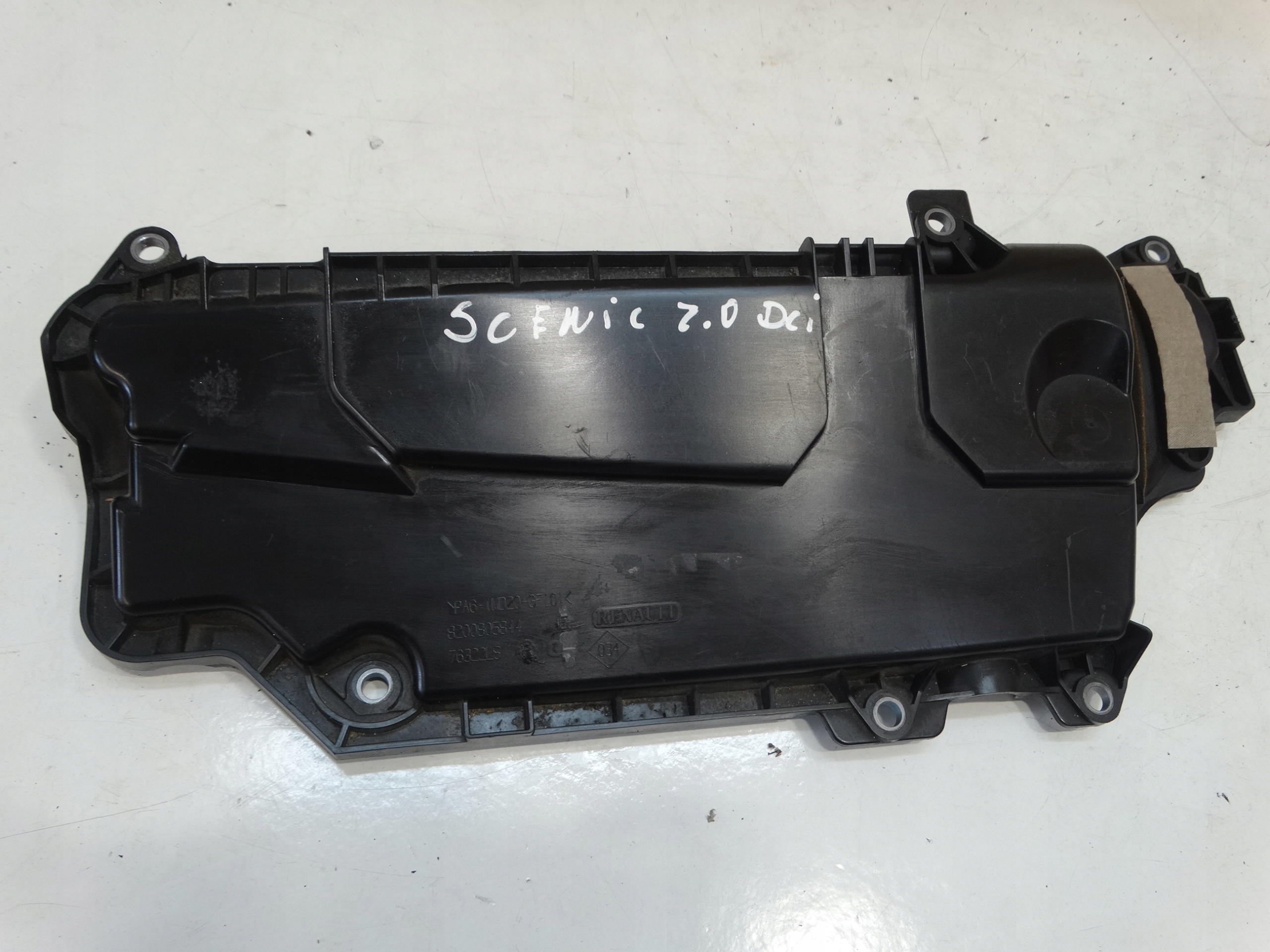 Abdeckung der Ventile RENAULT SCENIC III 2.0 DCI 09-13R. 8200805844