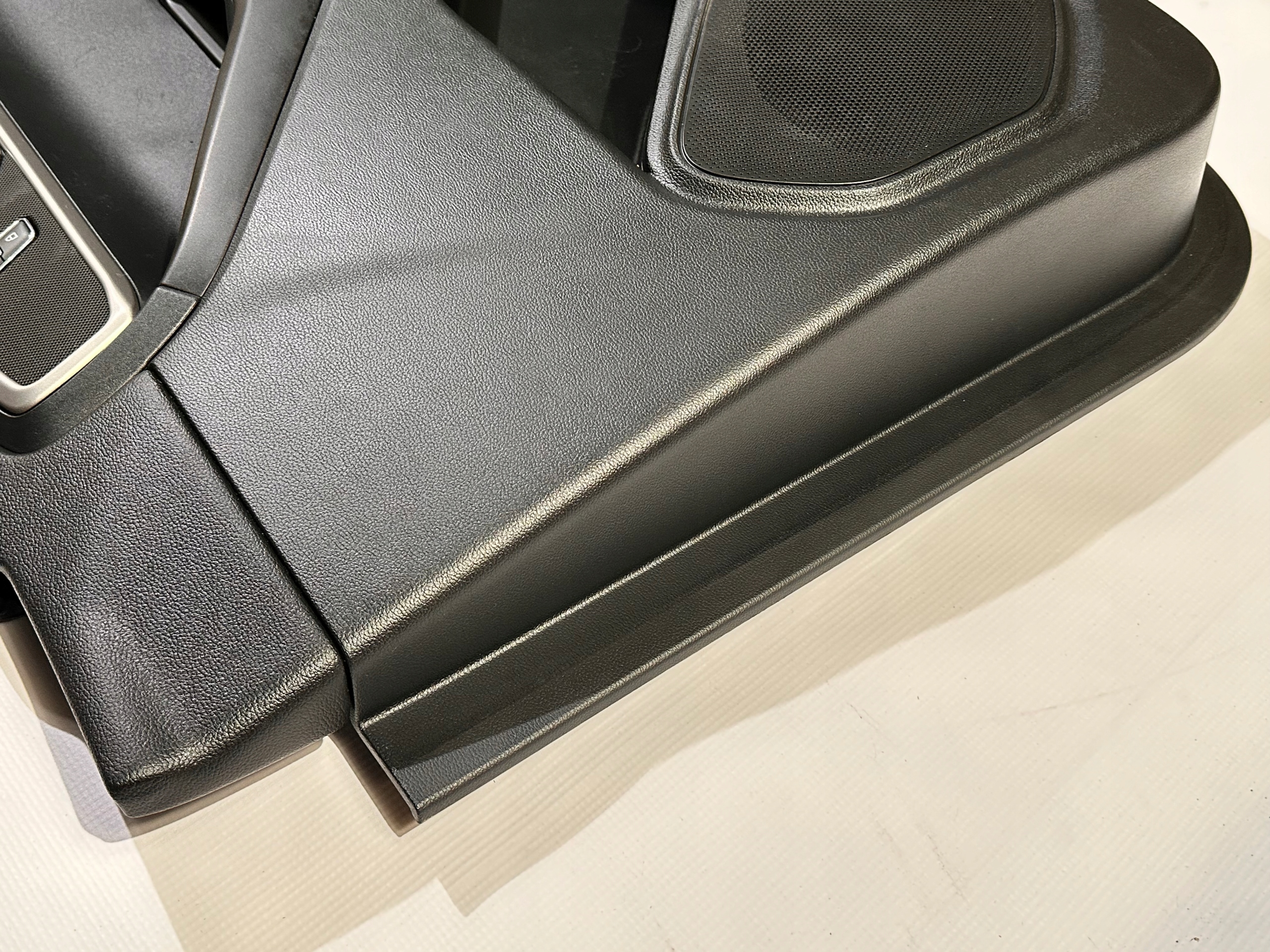 side upholstery side door right front front Ford Explorer 2020+