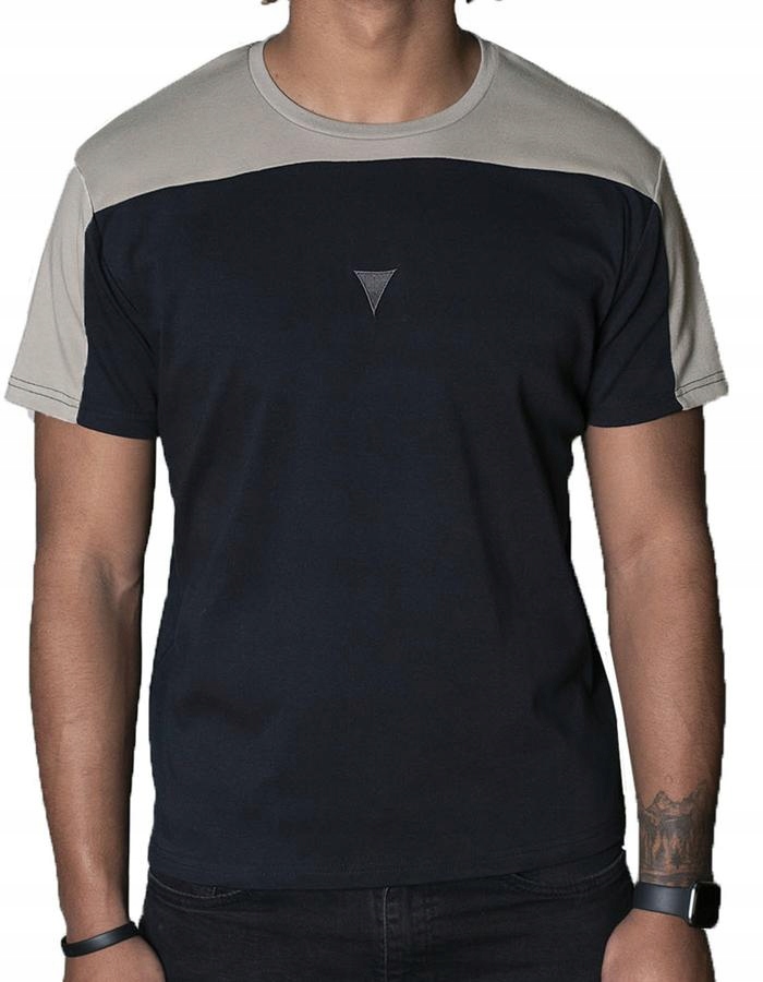 

Klasyczna koszulka czarna T-shirt Spear Apparel L