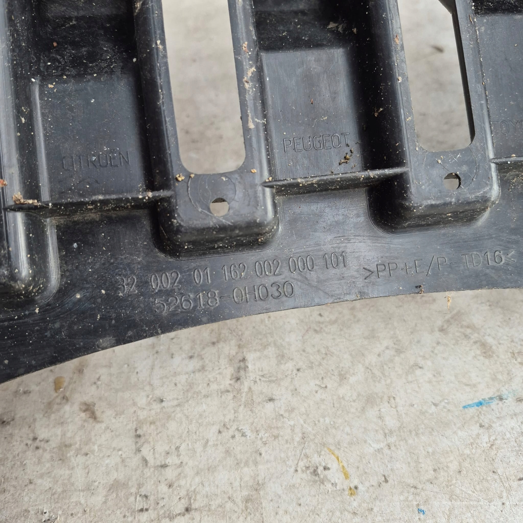 TOYOTA AYGO II 2 14-22 Blende Abdeckung abdeckung unter Stoßstange