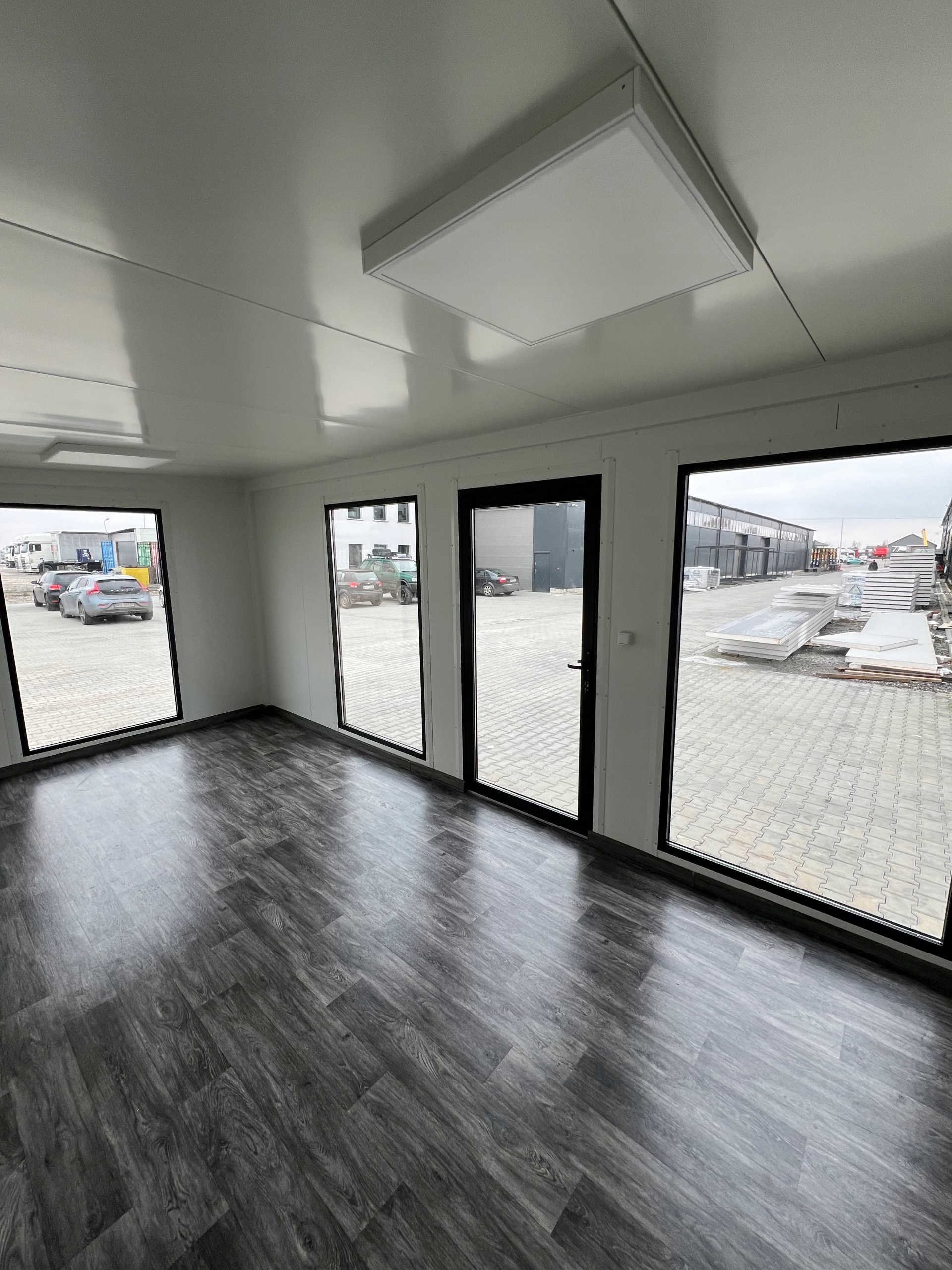 Kontener handlowy pawilon biurowy usługowy 3x7 Wysokość 2.5 m