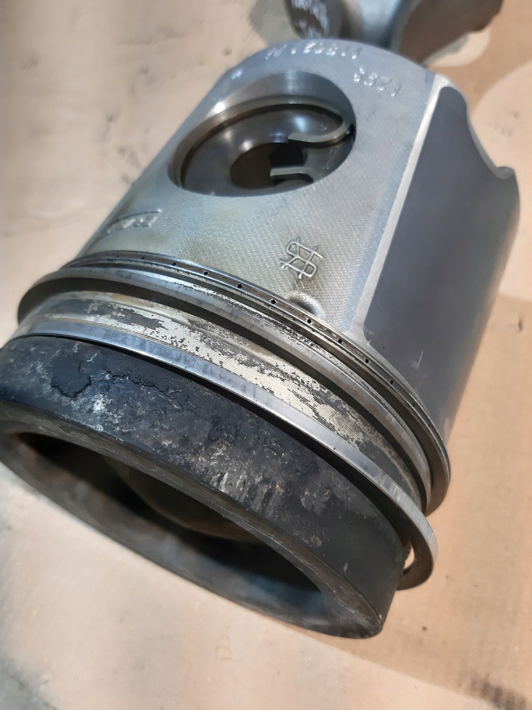 piston connecting rod DAF PACCAR PR183U1 183KW