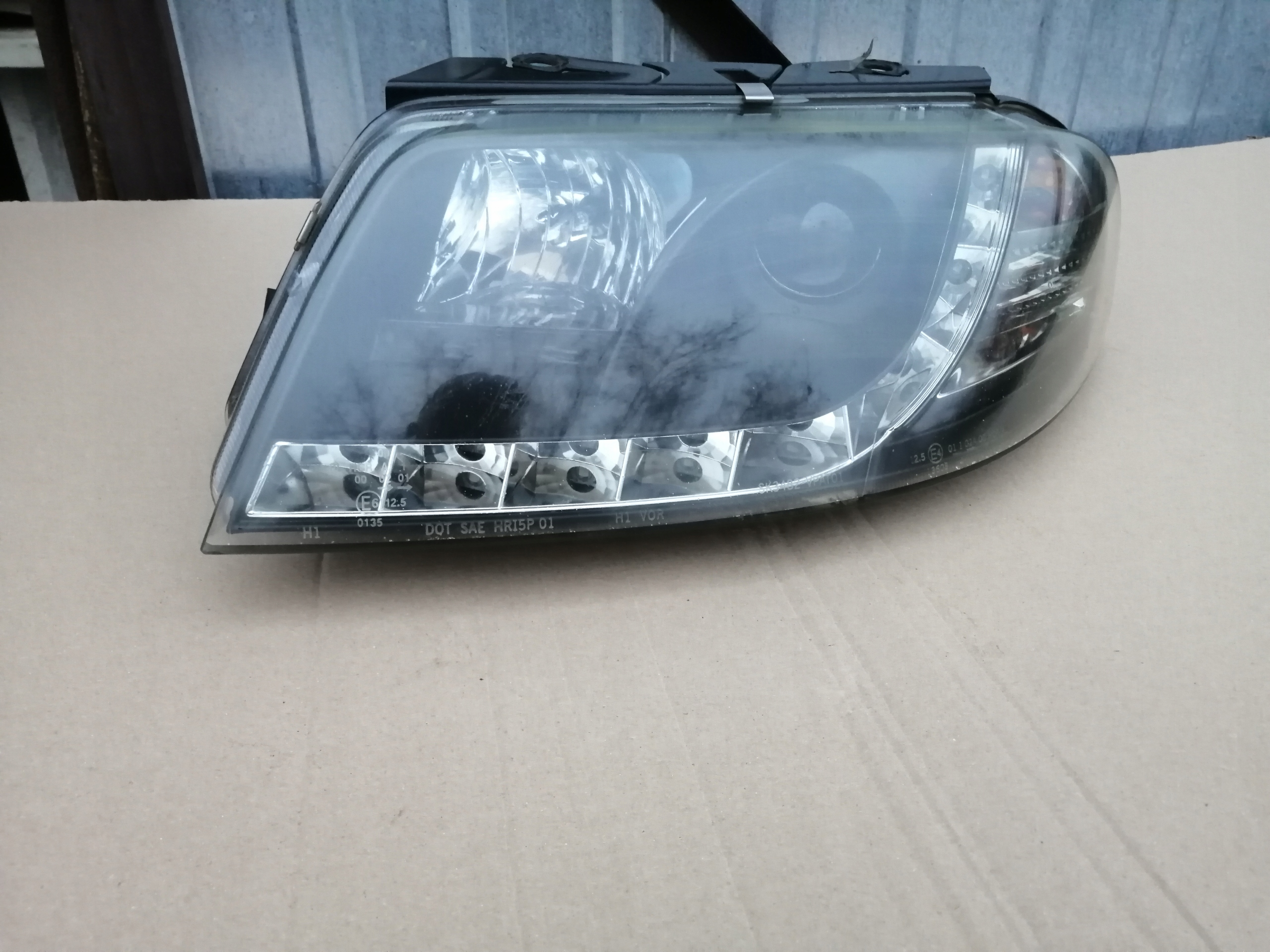 Lampa lewa przód VW Passat B5 FL Xenon Ledy Strona zabudowy lewa