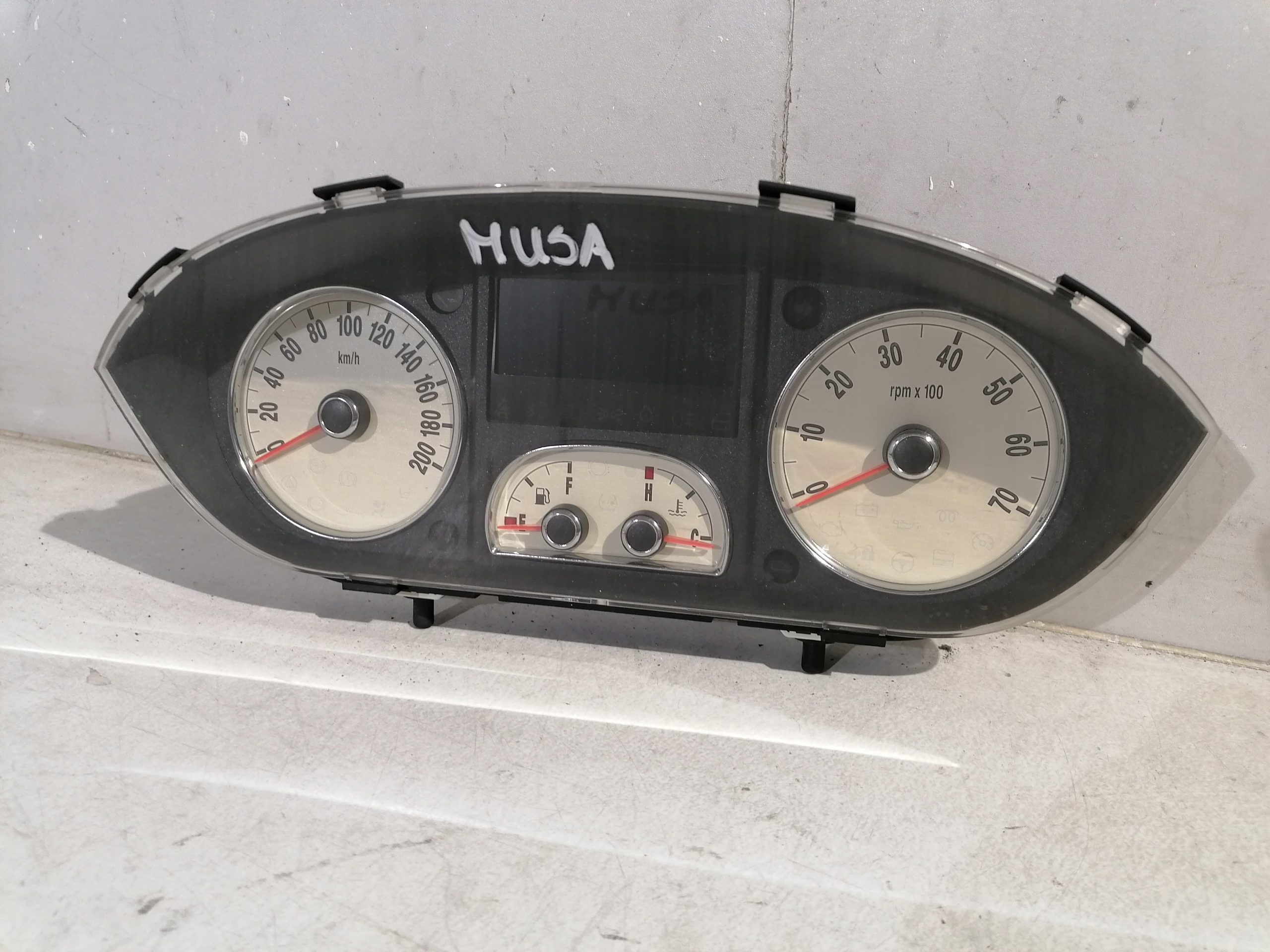 Lancia Musa dials dials