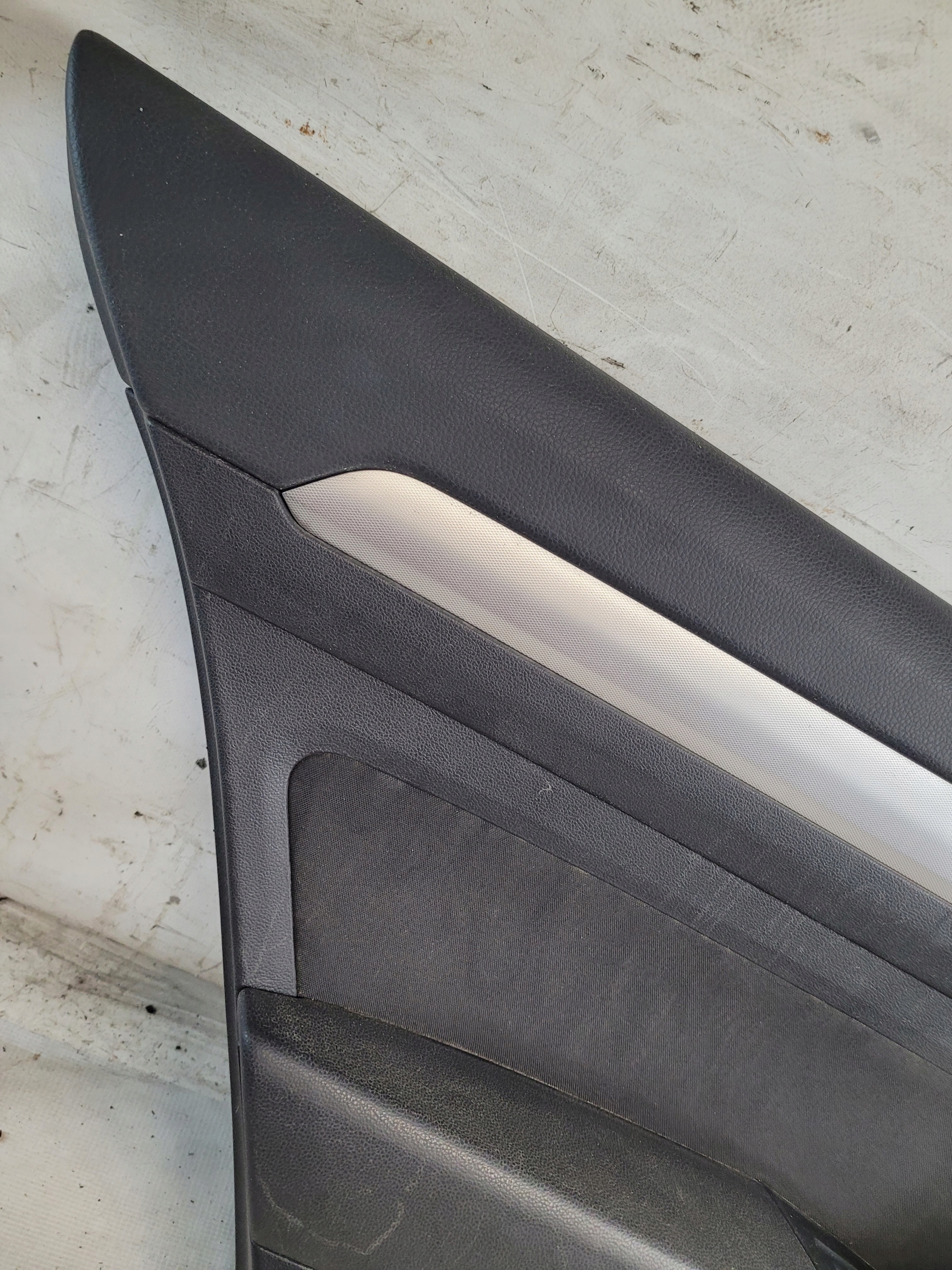 side upholstery handle door left rear part VW PASSAT B8 KOMBI 15r.