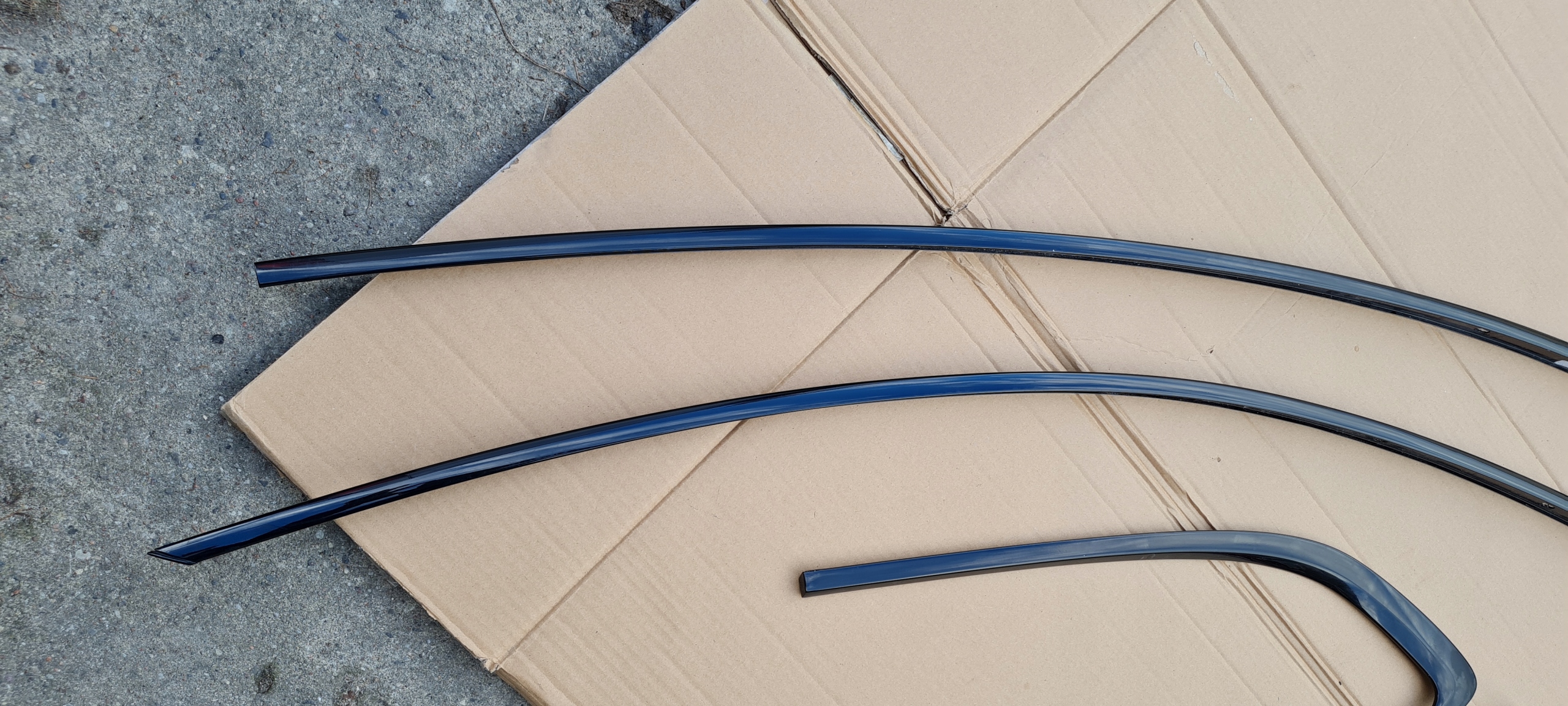BENTLEY CONTINENTAL GTC 3W8 MOULDINGS SIDE WINDOWS