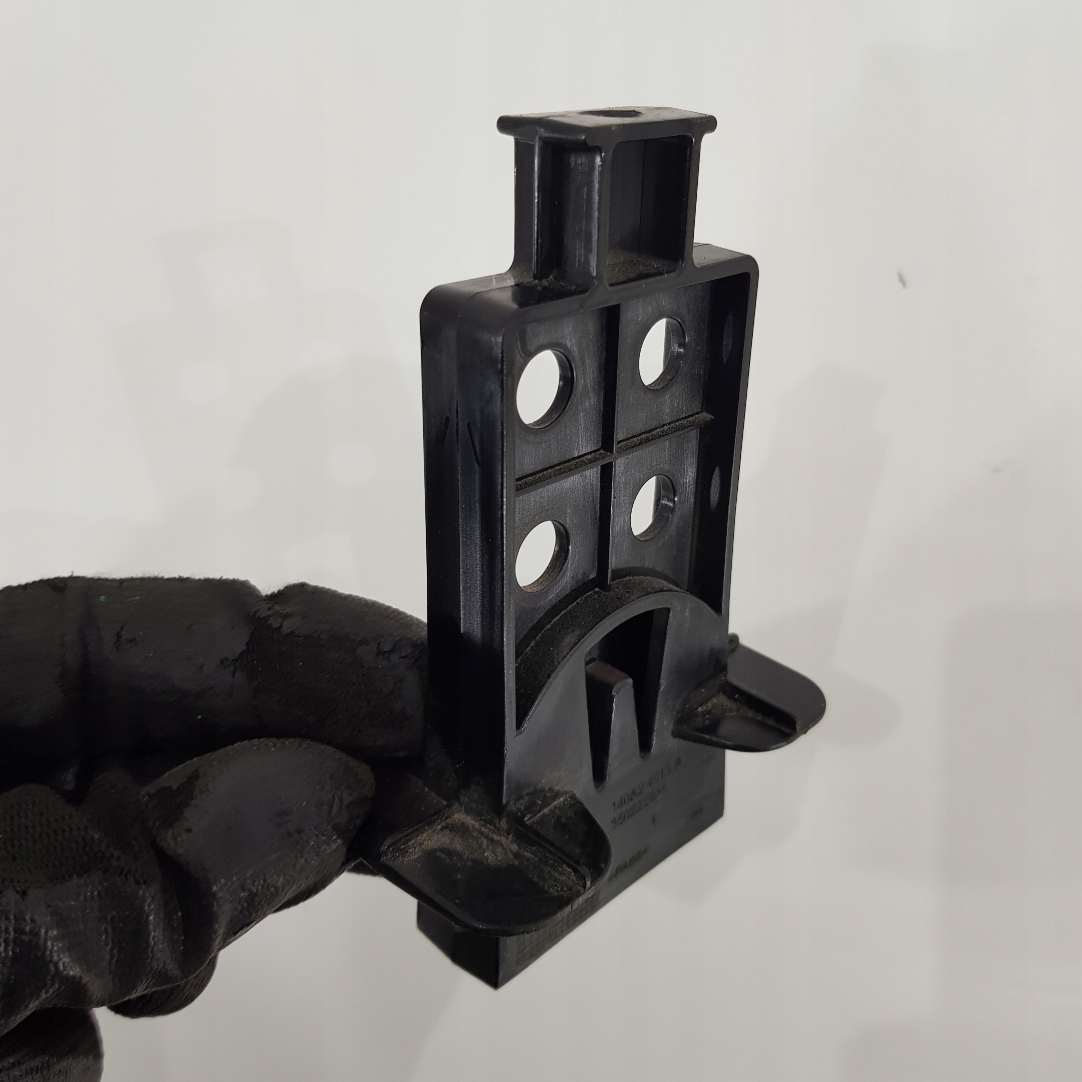SUPPORT PLAQUE PIANKI WYGLUSZ. MASTER MOVANO 140A24513R