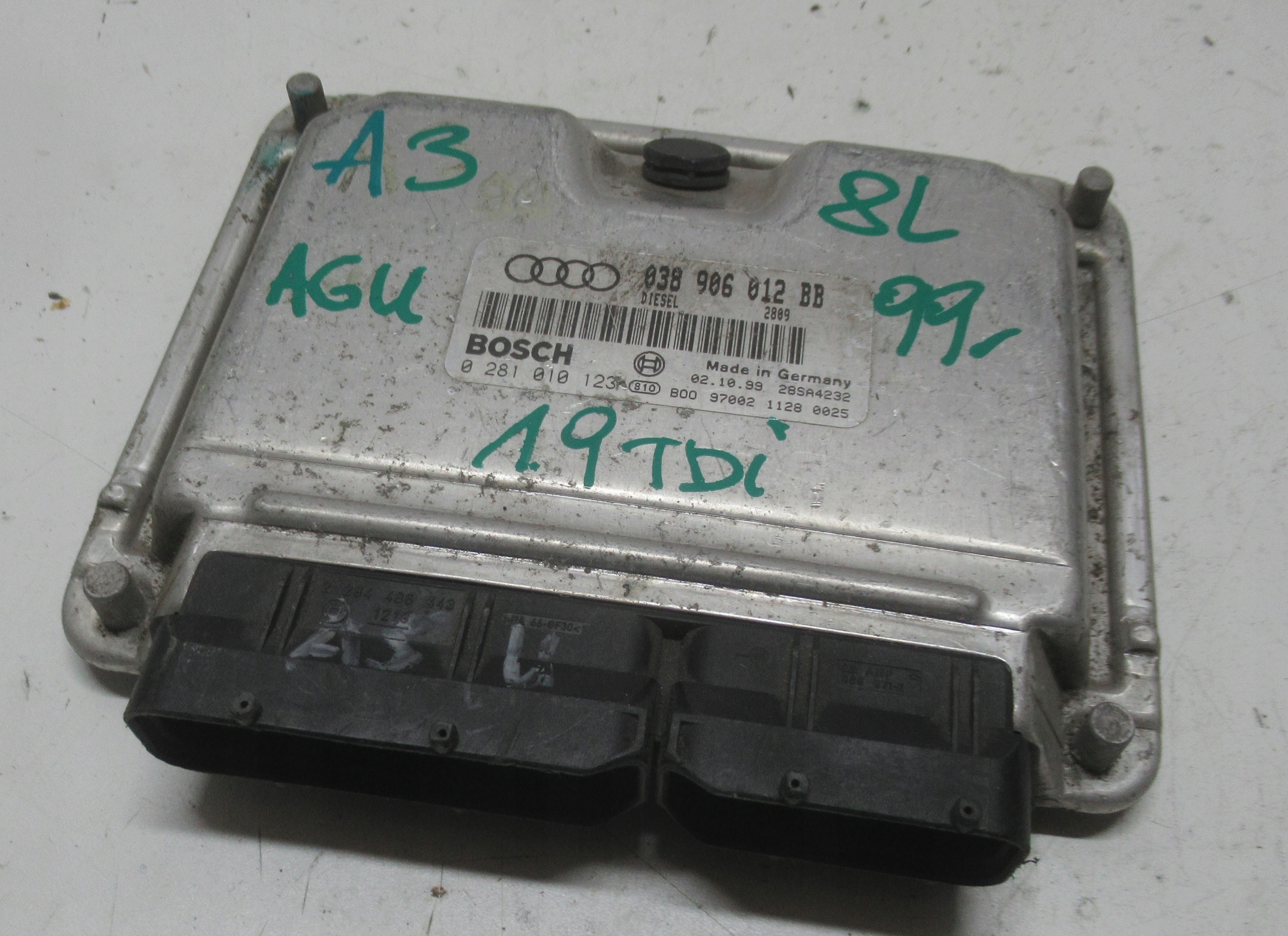 AUDI A3 8L 99R 1.9 TDI computer control unit of the engine 038906012BB