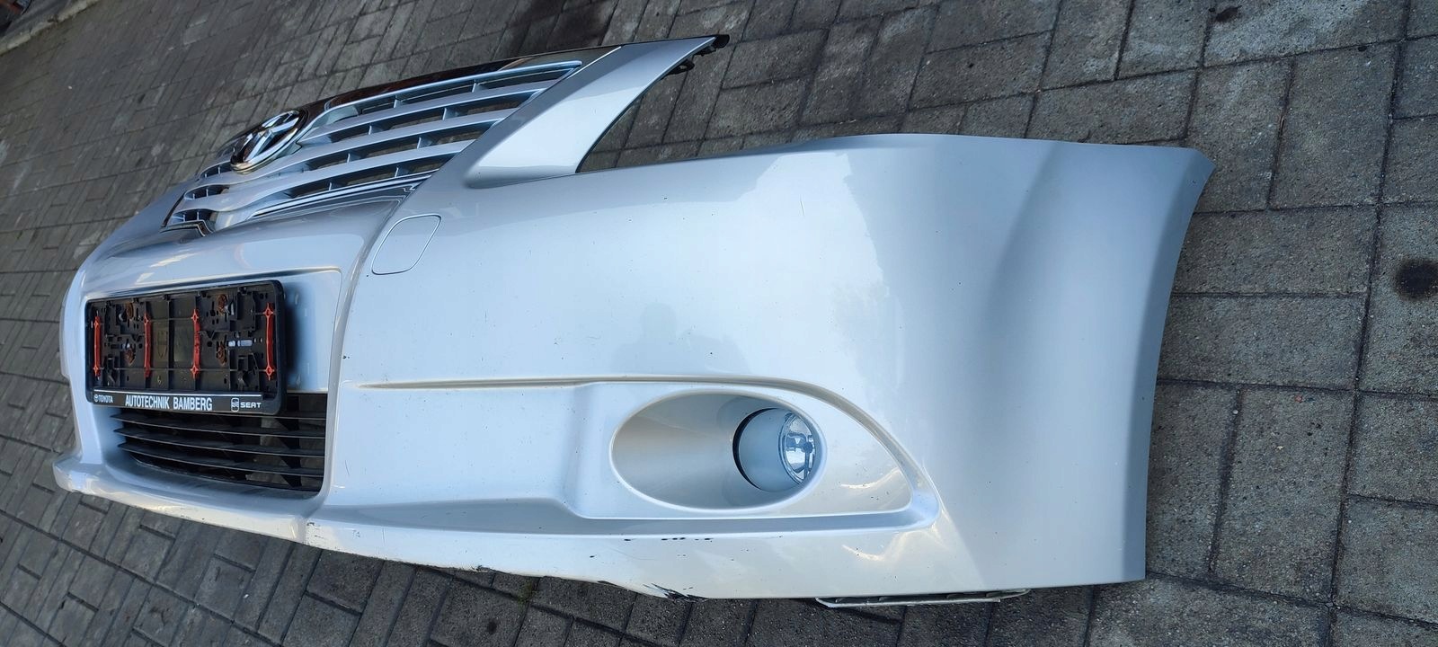bumper front front Toyota Avensis T27 kombi 1F7