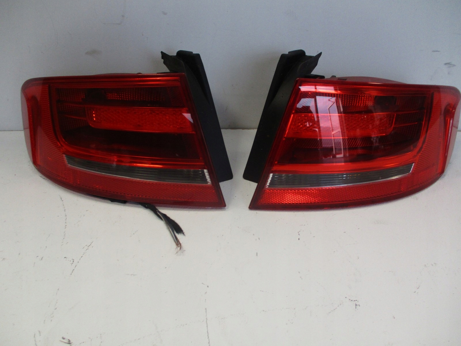 light right left rear Audi A4 8K0 sedan