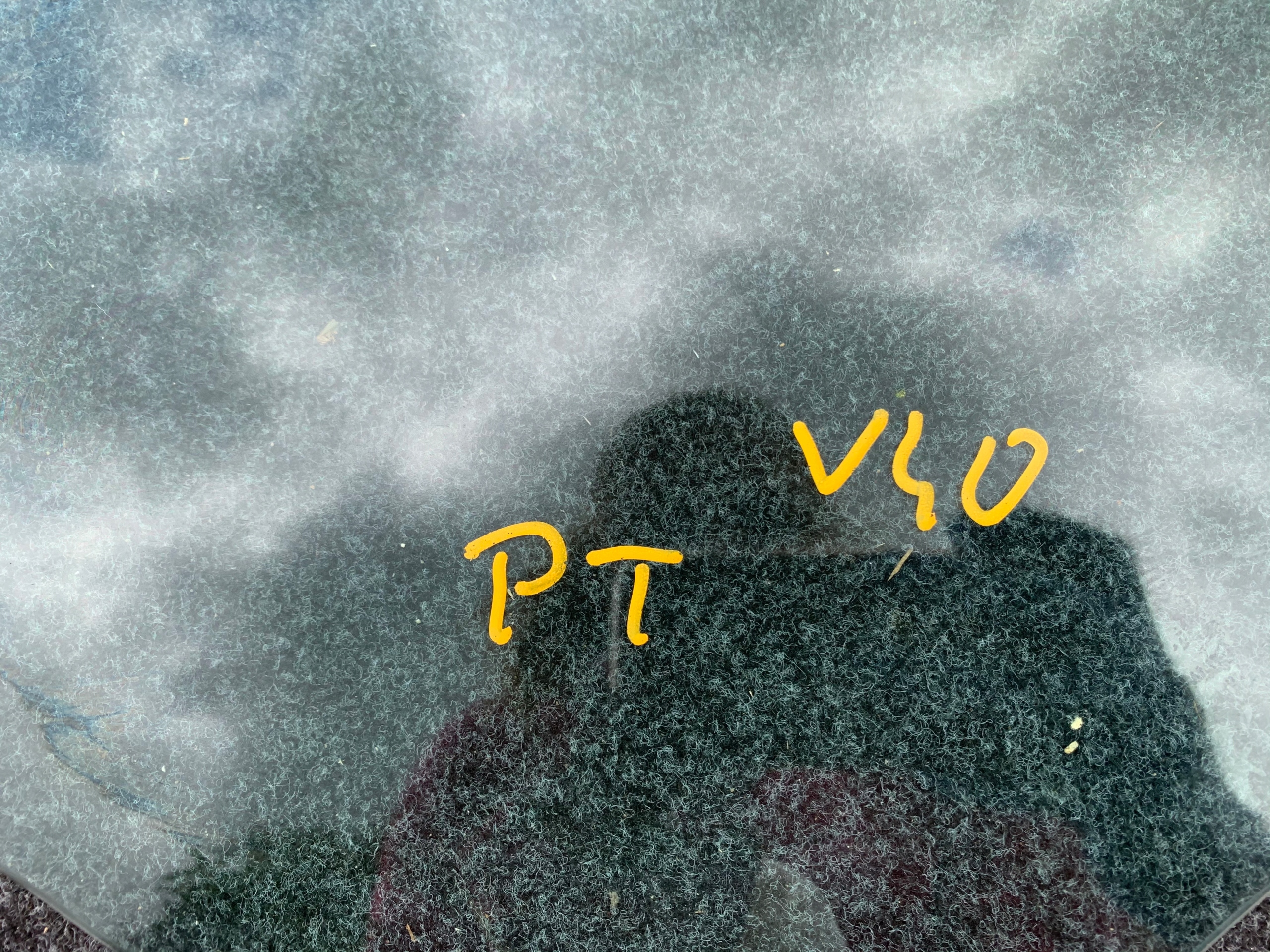 VOLVO V40 D2 переднее заднее стекло